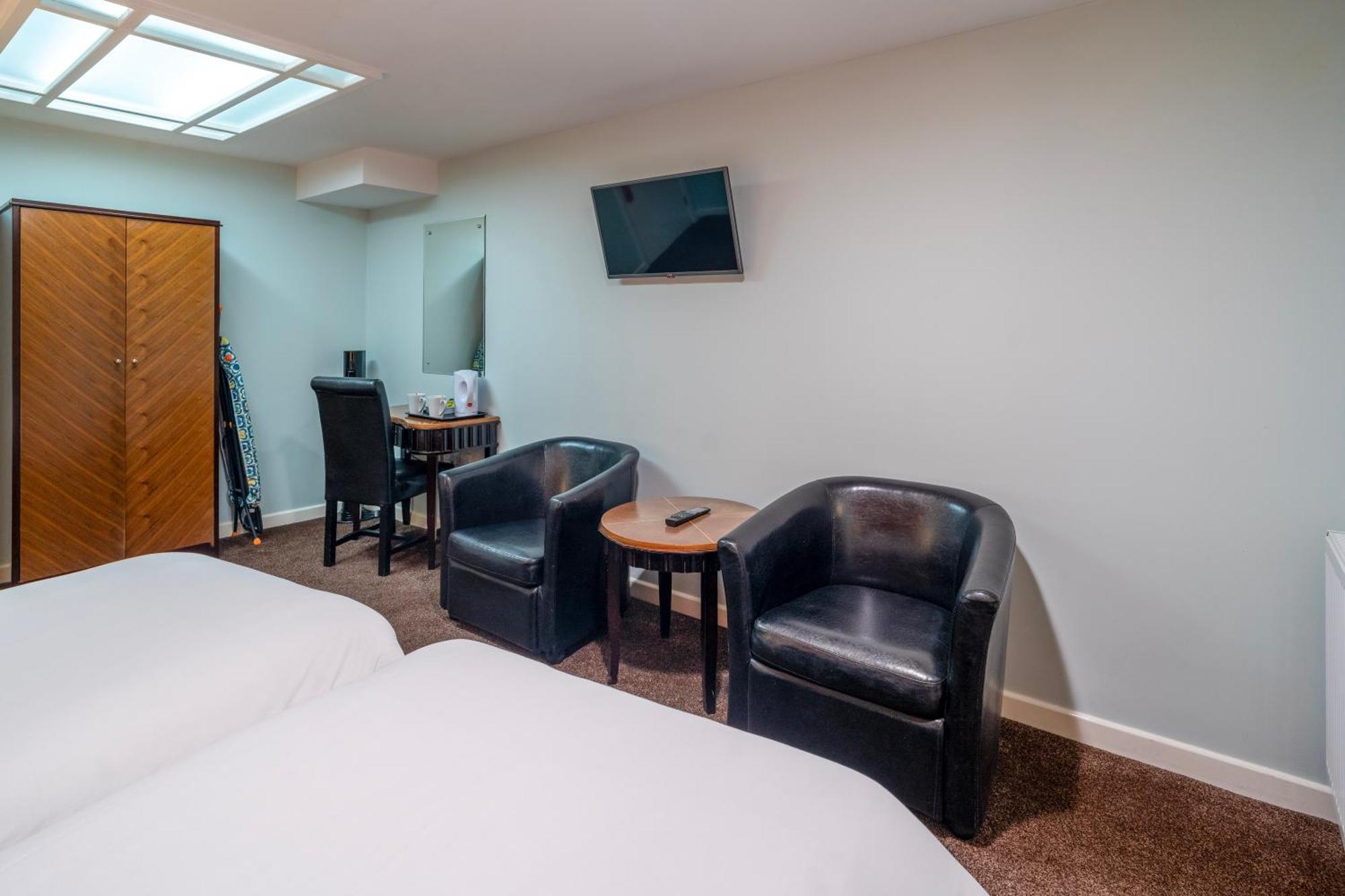 Standard Twin Room without Window