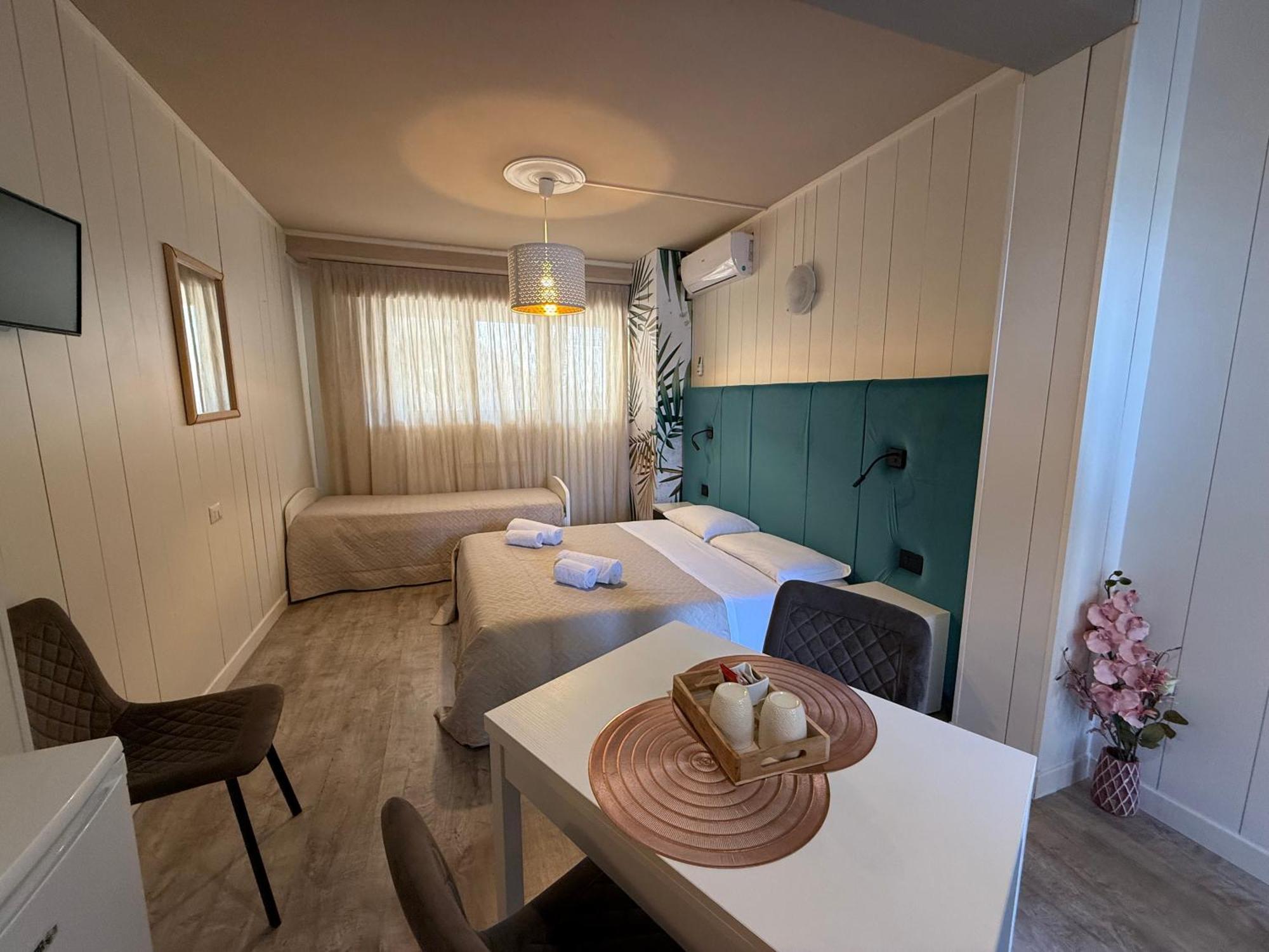 Studio,1665003854:JPEG