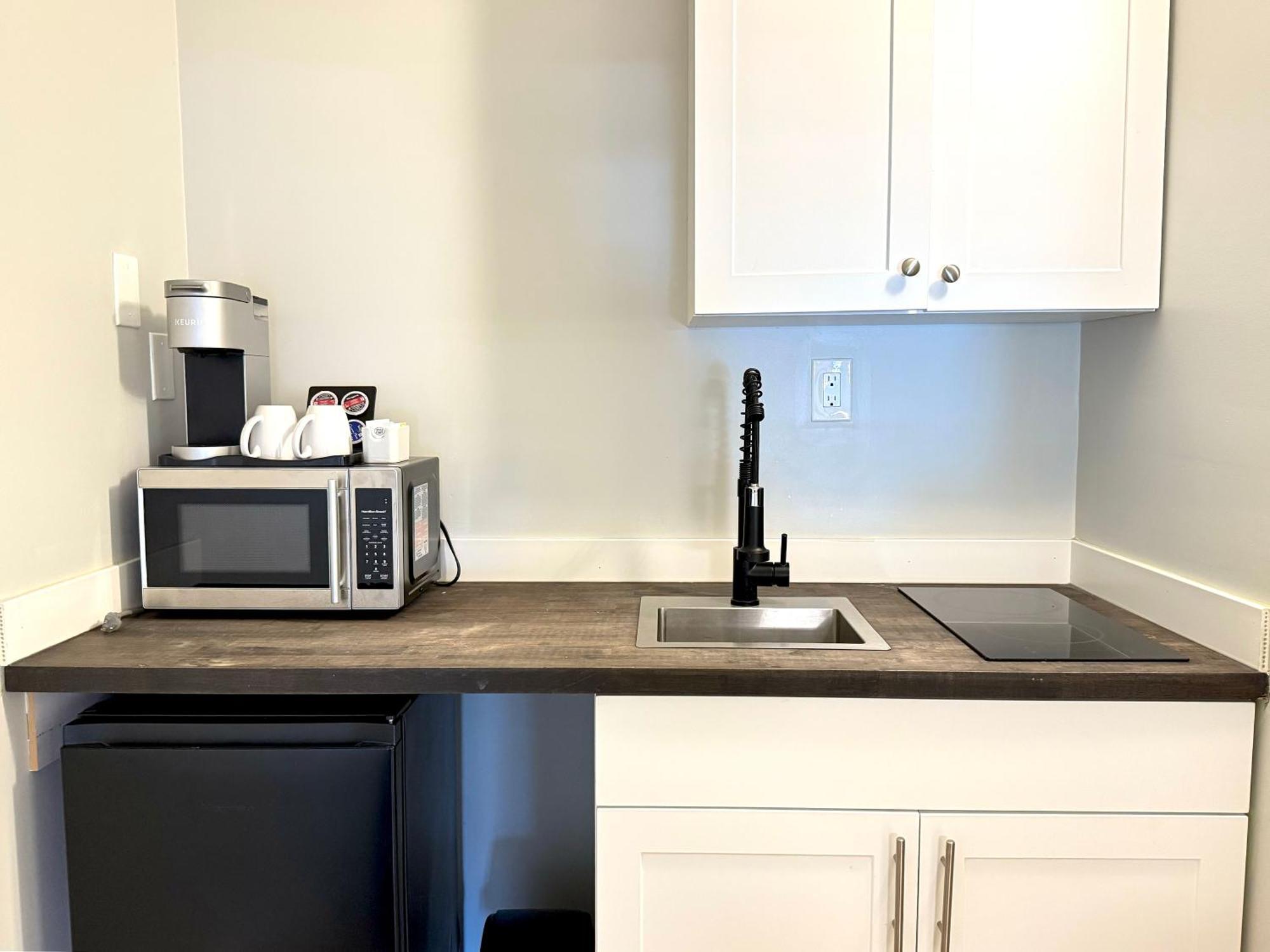Queen Studio Suite with Kitchenette