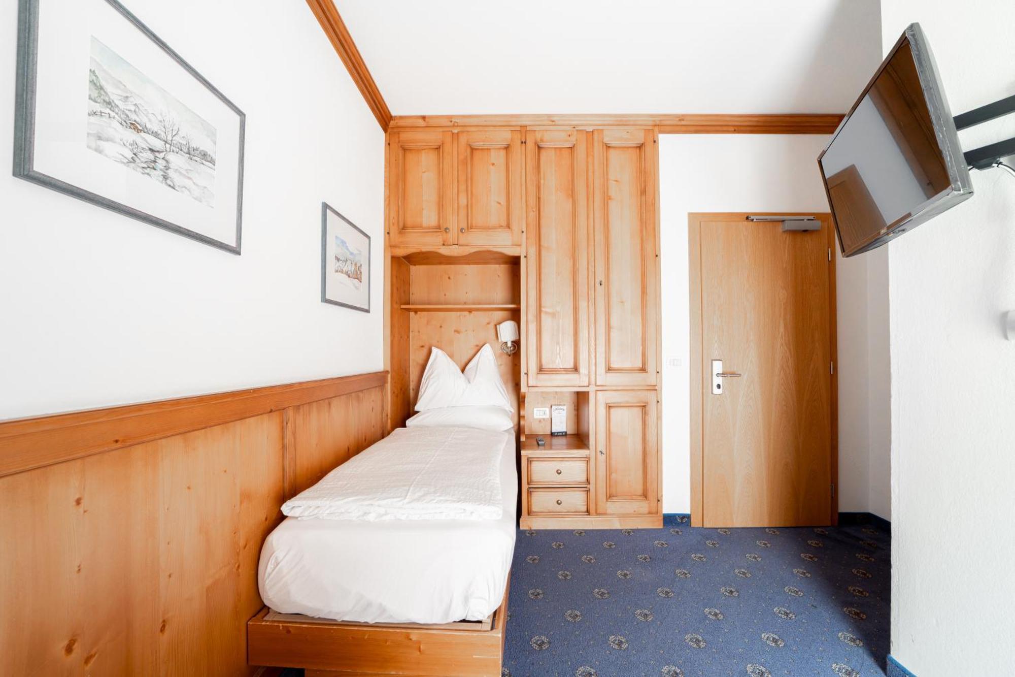 Single Room,1670151321:JPEG
