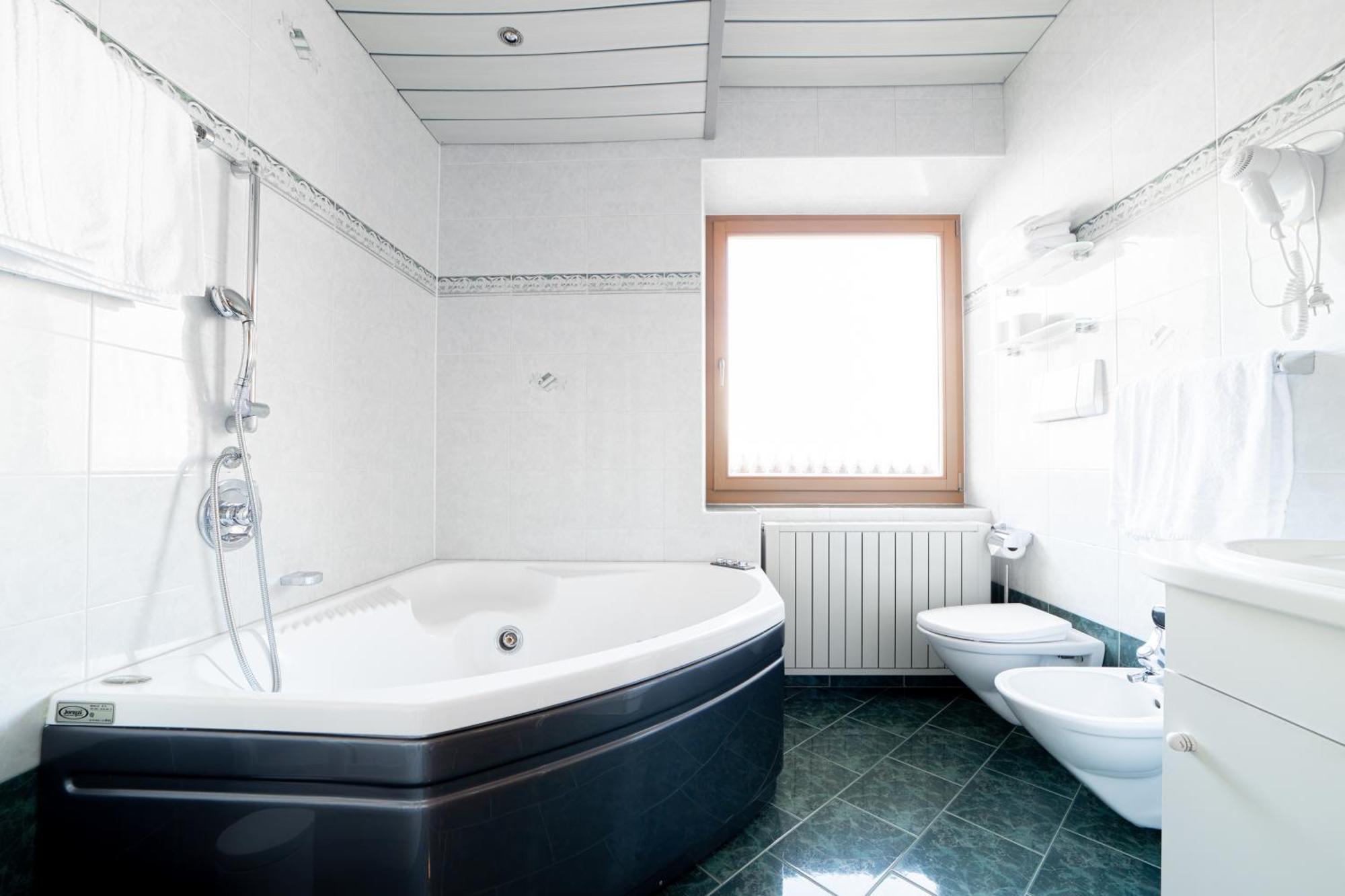 Junior Suite,1675033671:JPEG