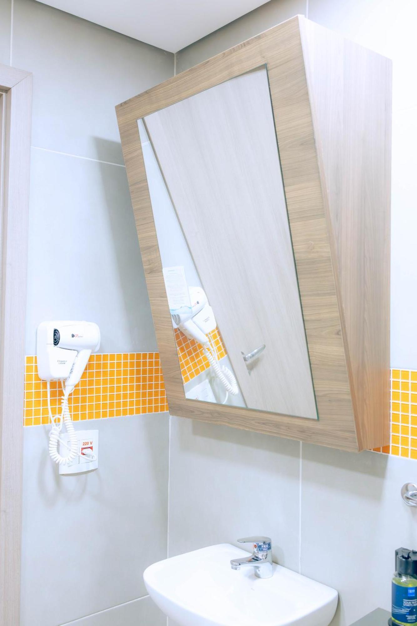 Queen Room - Disability Access,1685095256:JPEG