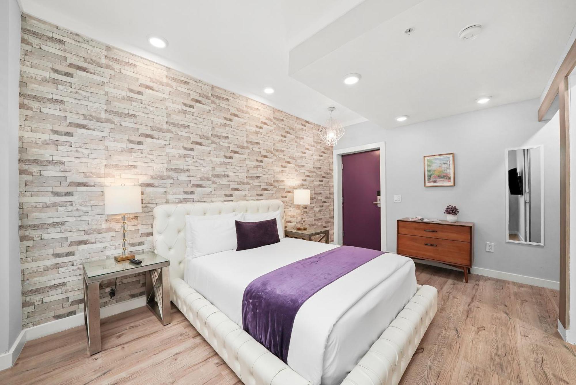 Accessible Standard Queen Room