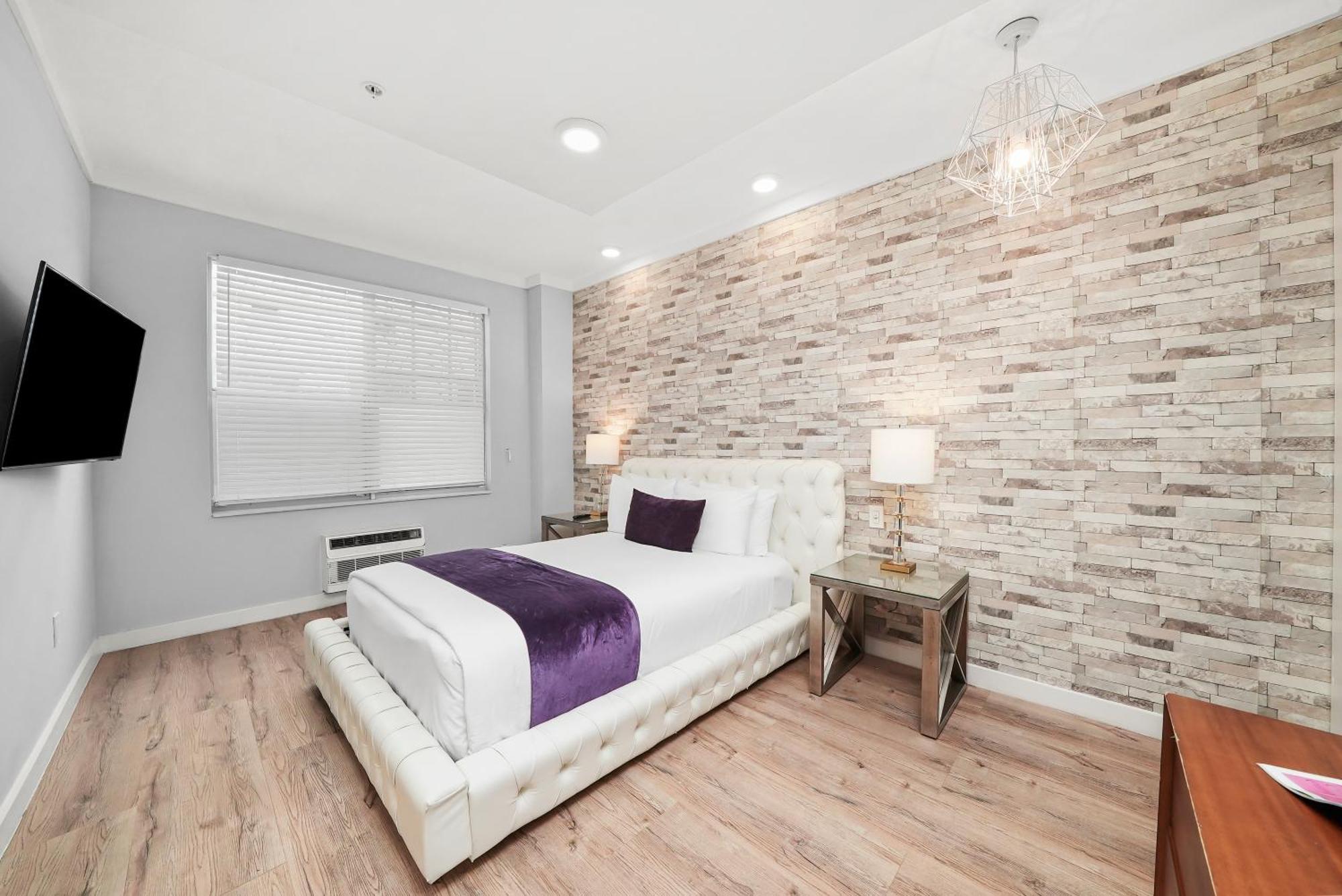 Accessible Standard Queen Room