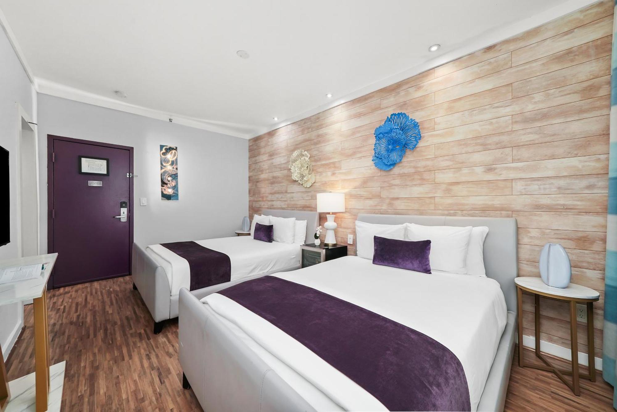 Standard Double Queen Room
