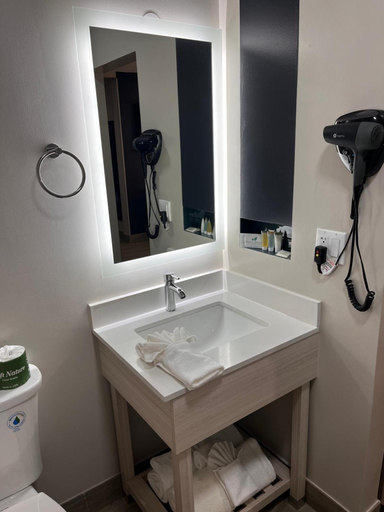 Family Queen Suite Kitchenette,1687457316:JPEG