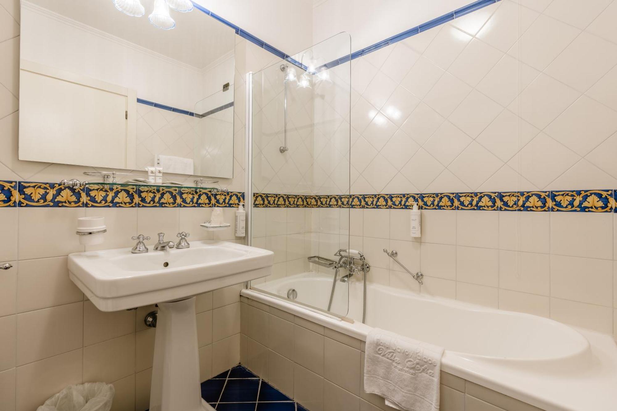 Deluxe Double Room Balcony Lake View