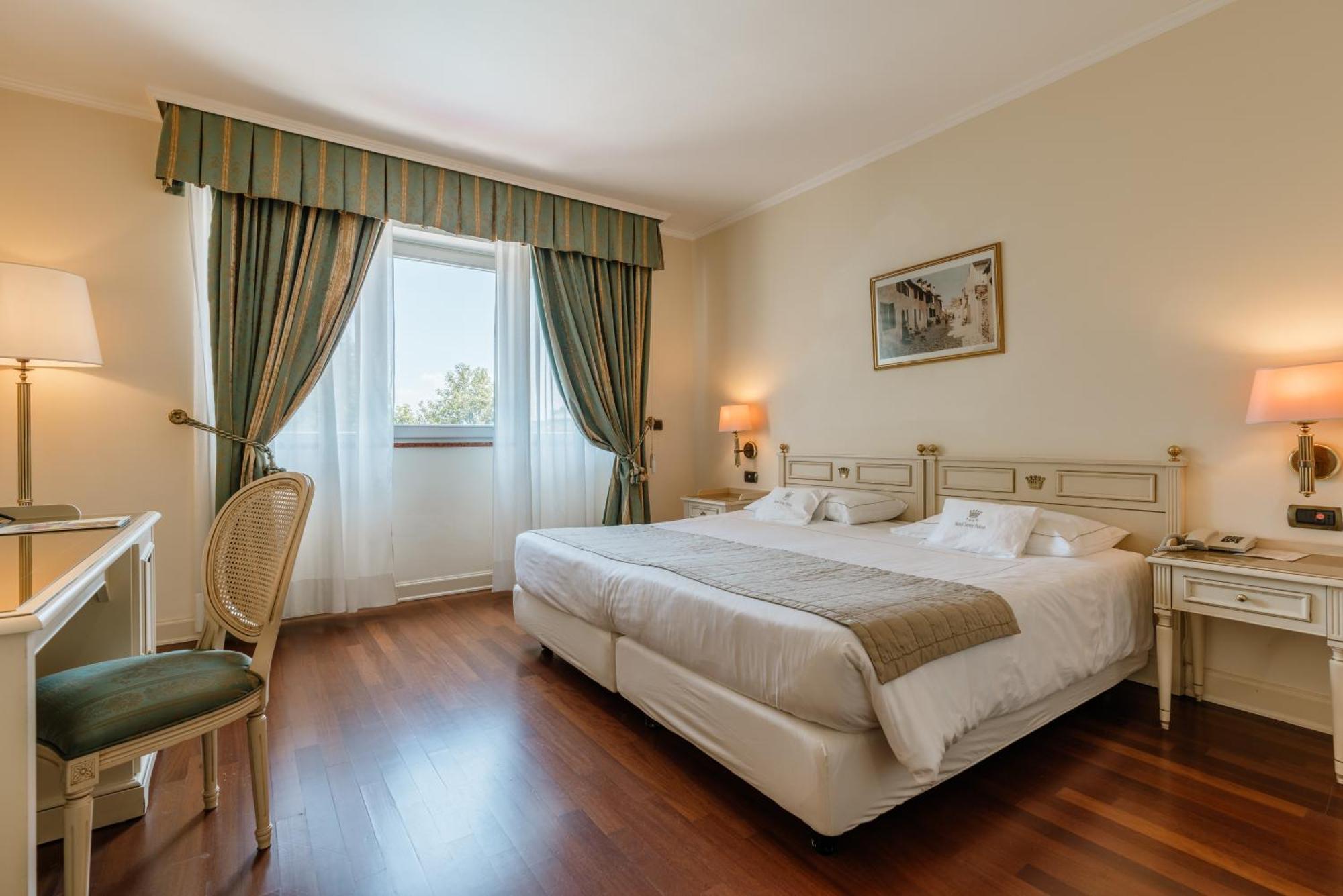 Superior Double Room Partial Lake View