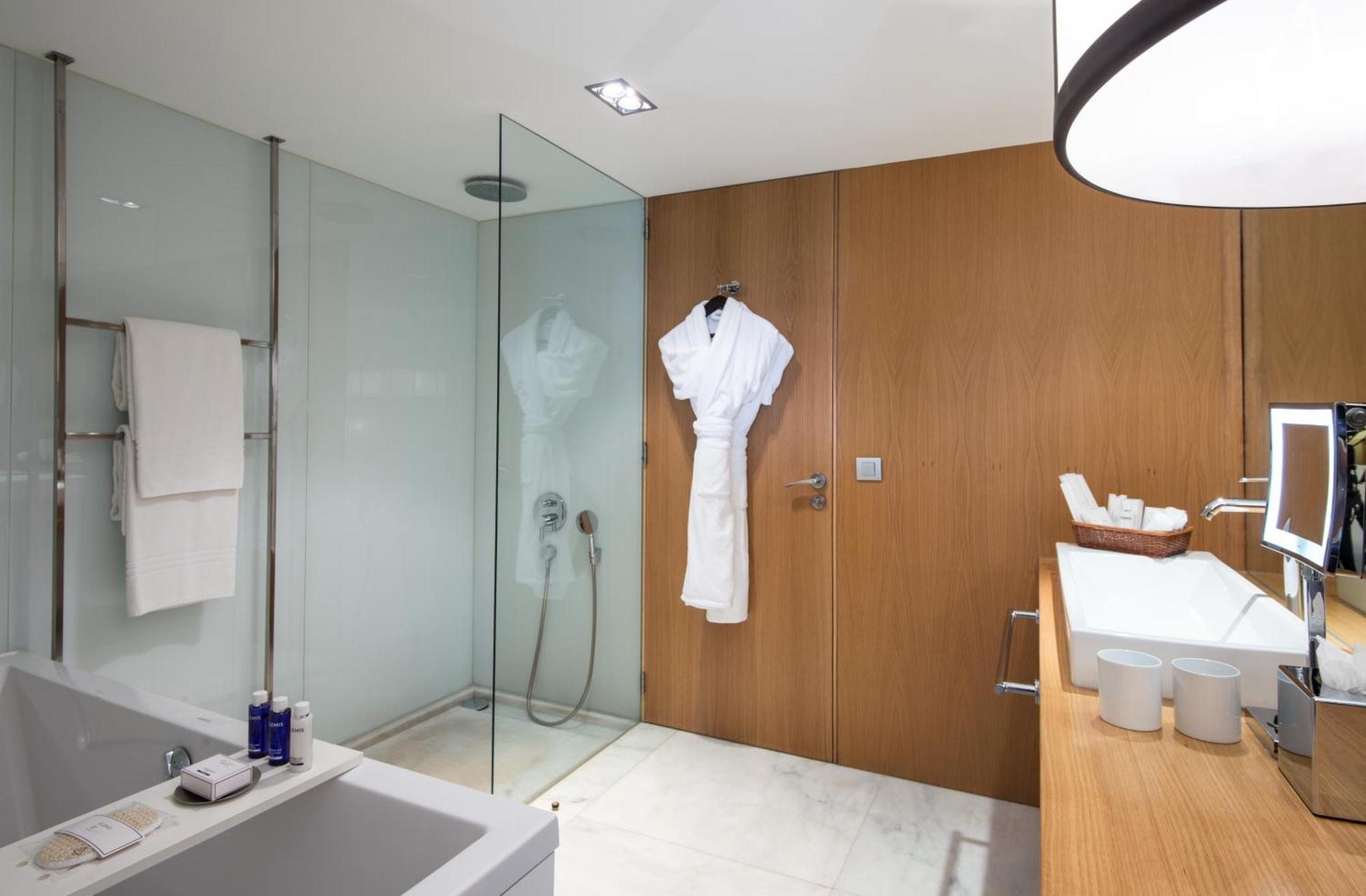 Junior King Suite with Balcony and Golf View,1706916095:JPEG
