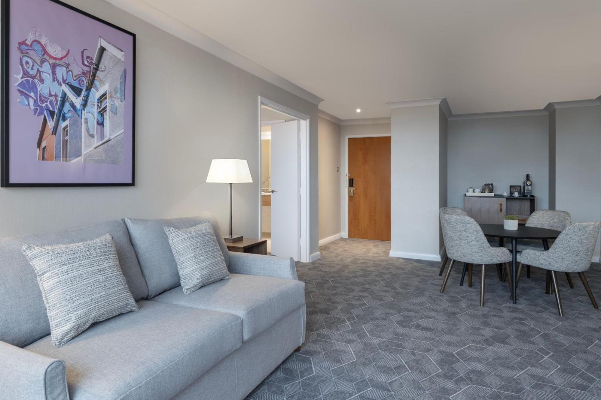 One-Bedroom King Suite