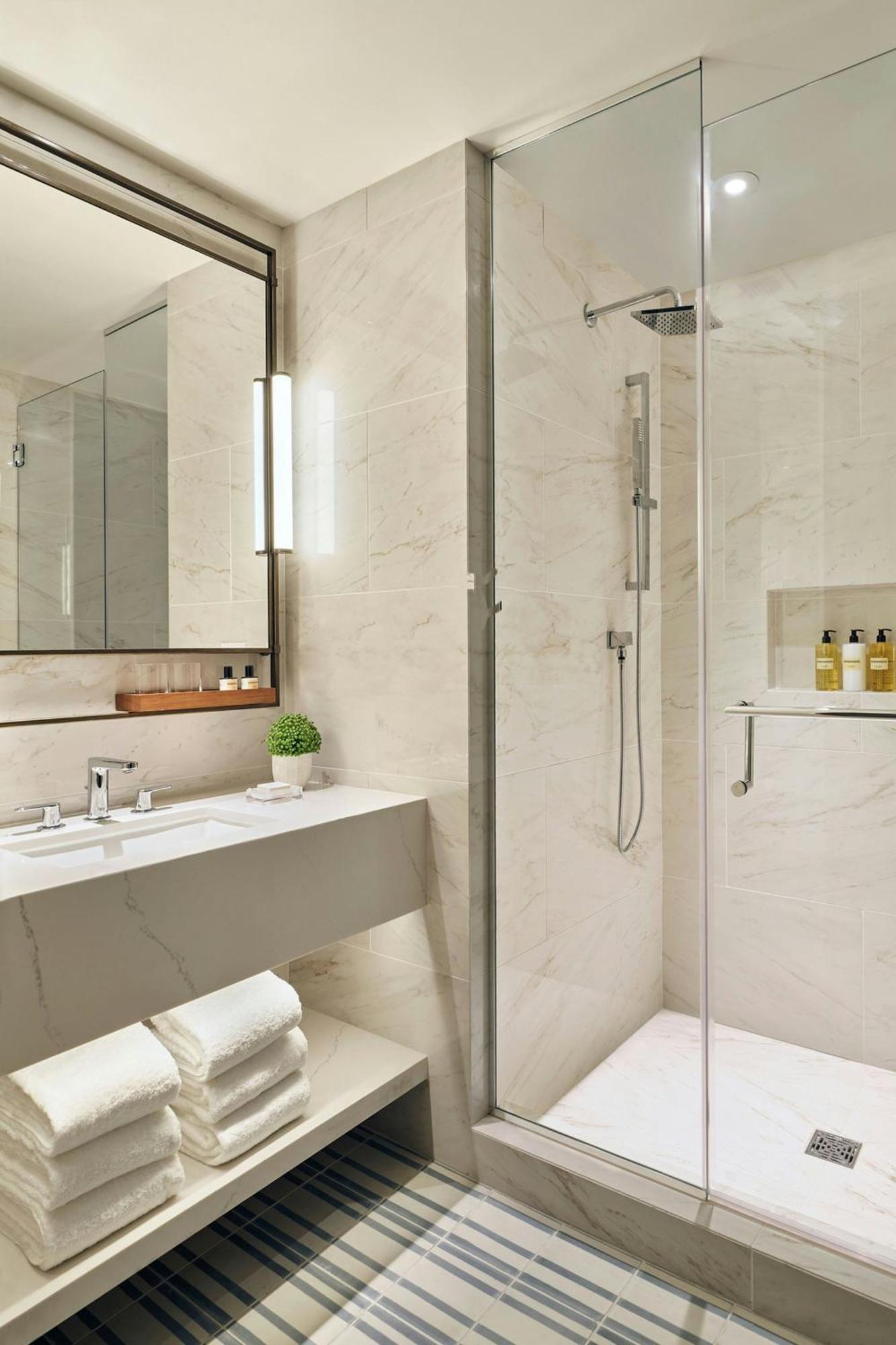 Suite Doble con vistas a la ciudad y cama grande