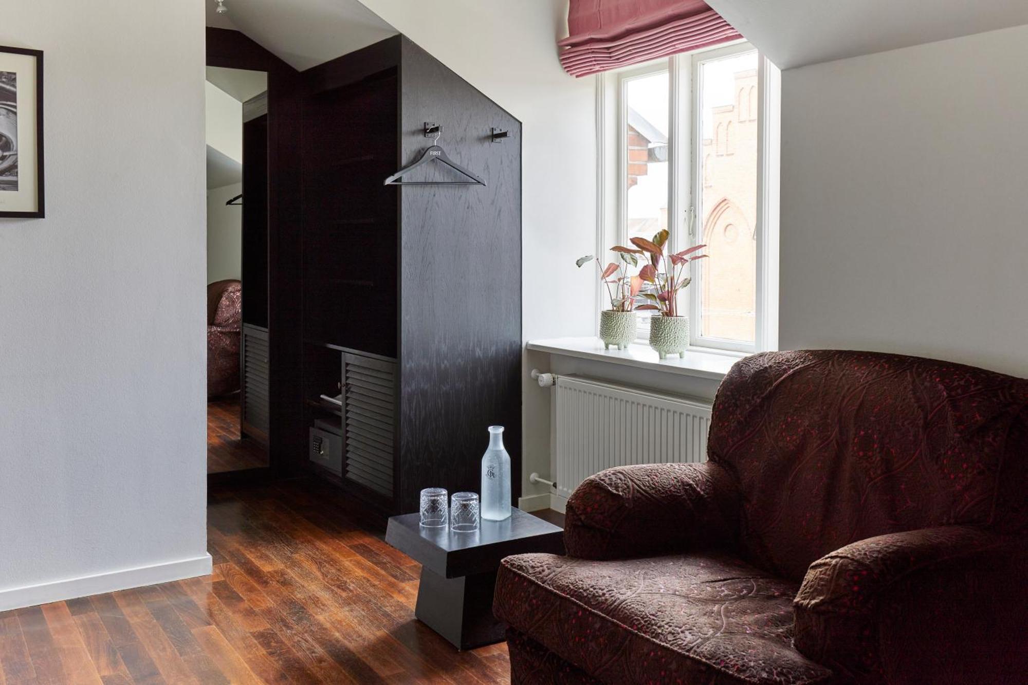 Standard Queen Room