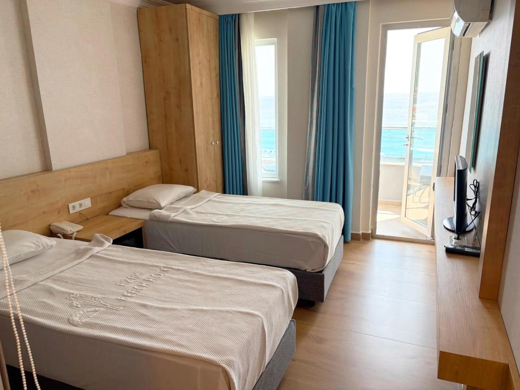 Double or Twin Room Sea View