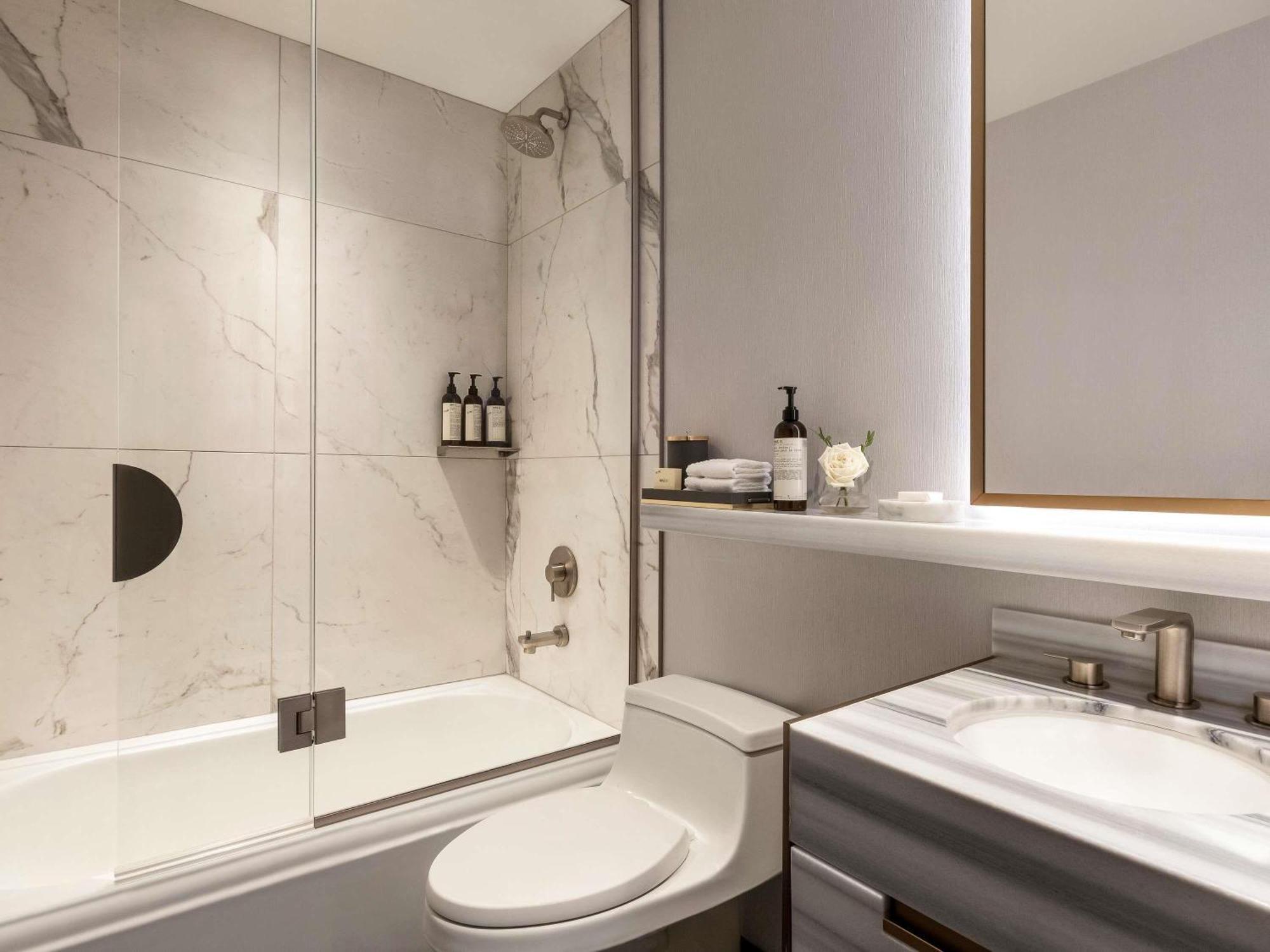 Suite Junior con cama extragrande - vistas al lago