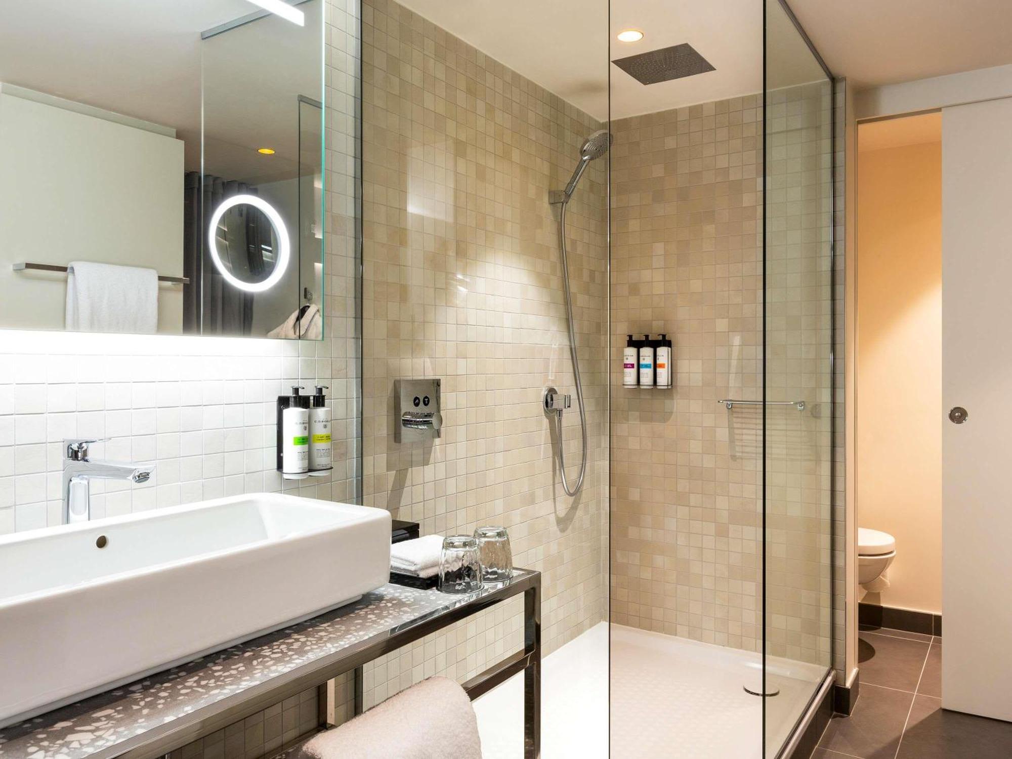 Deluxe Queen Room with Paris View