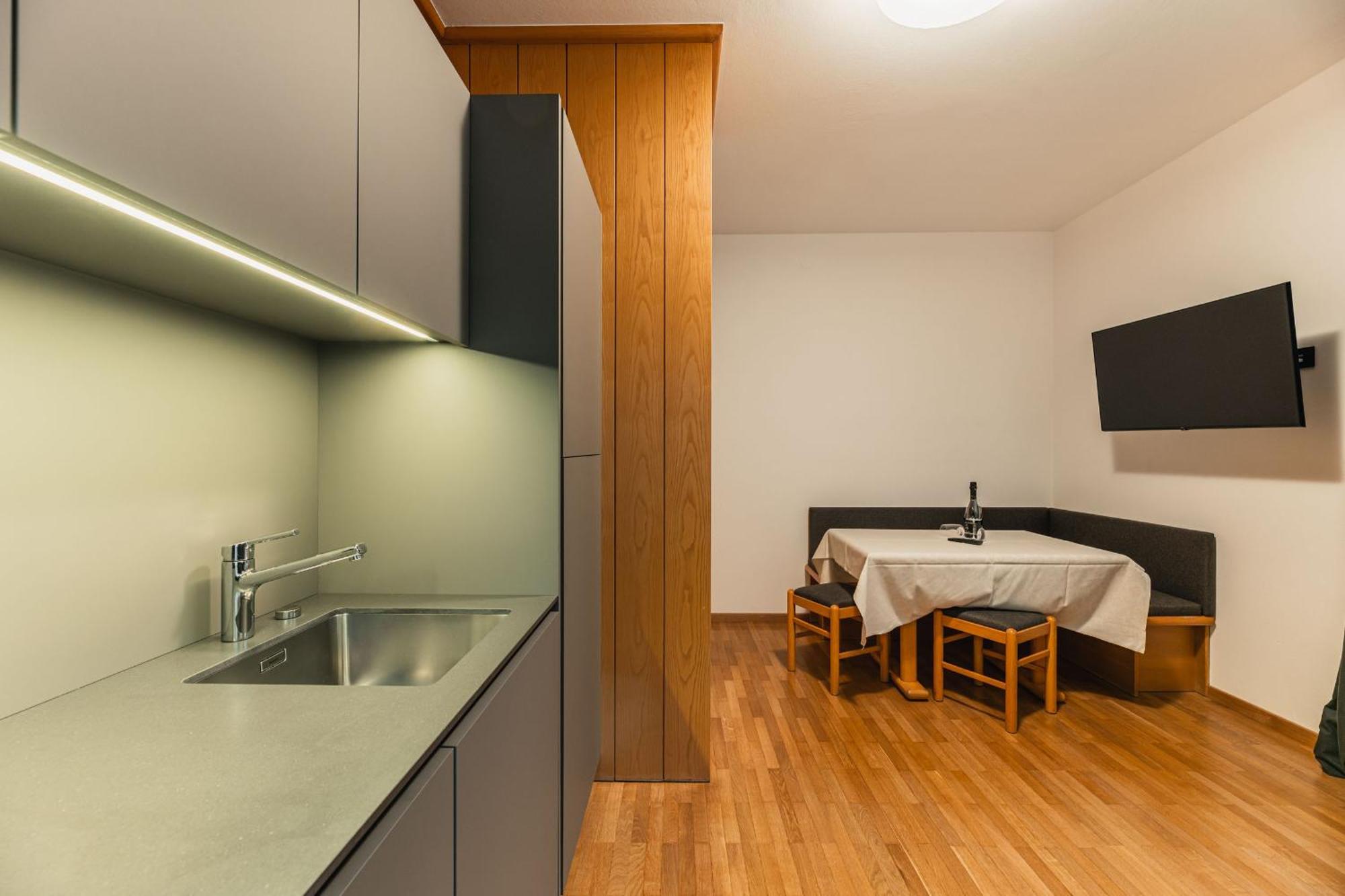 Deluxe One-Bedroom Apartment Garden View