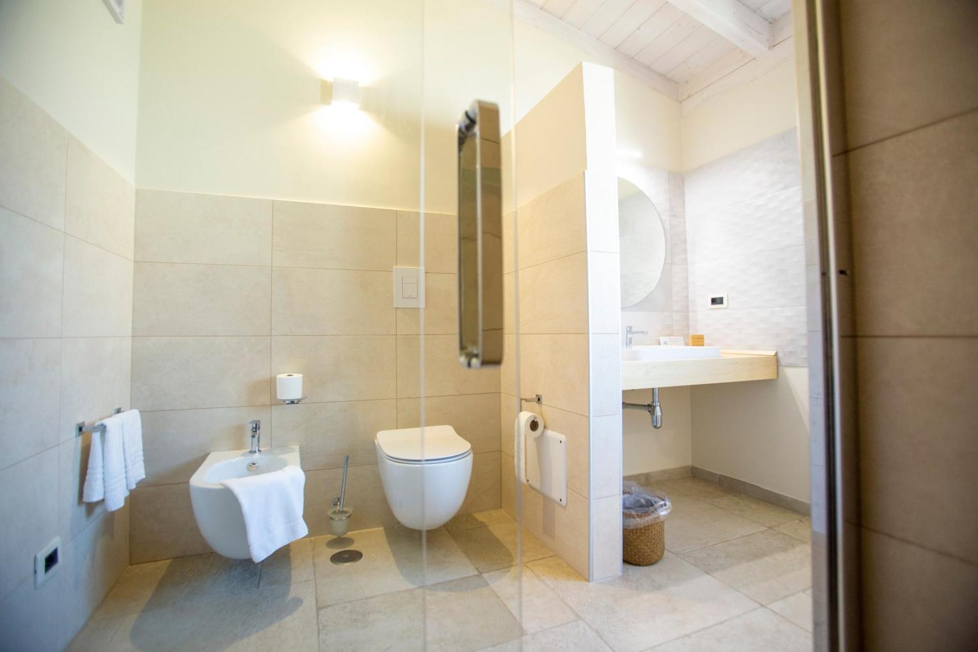 Deluxe Suite Spa Bath