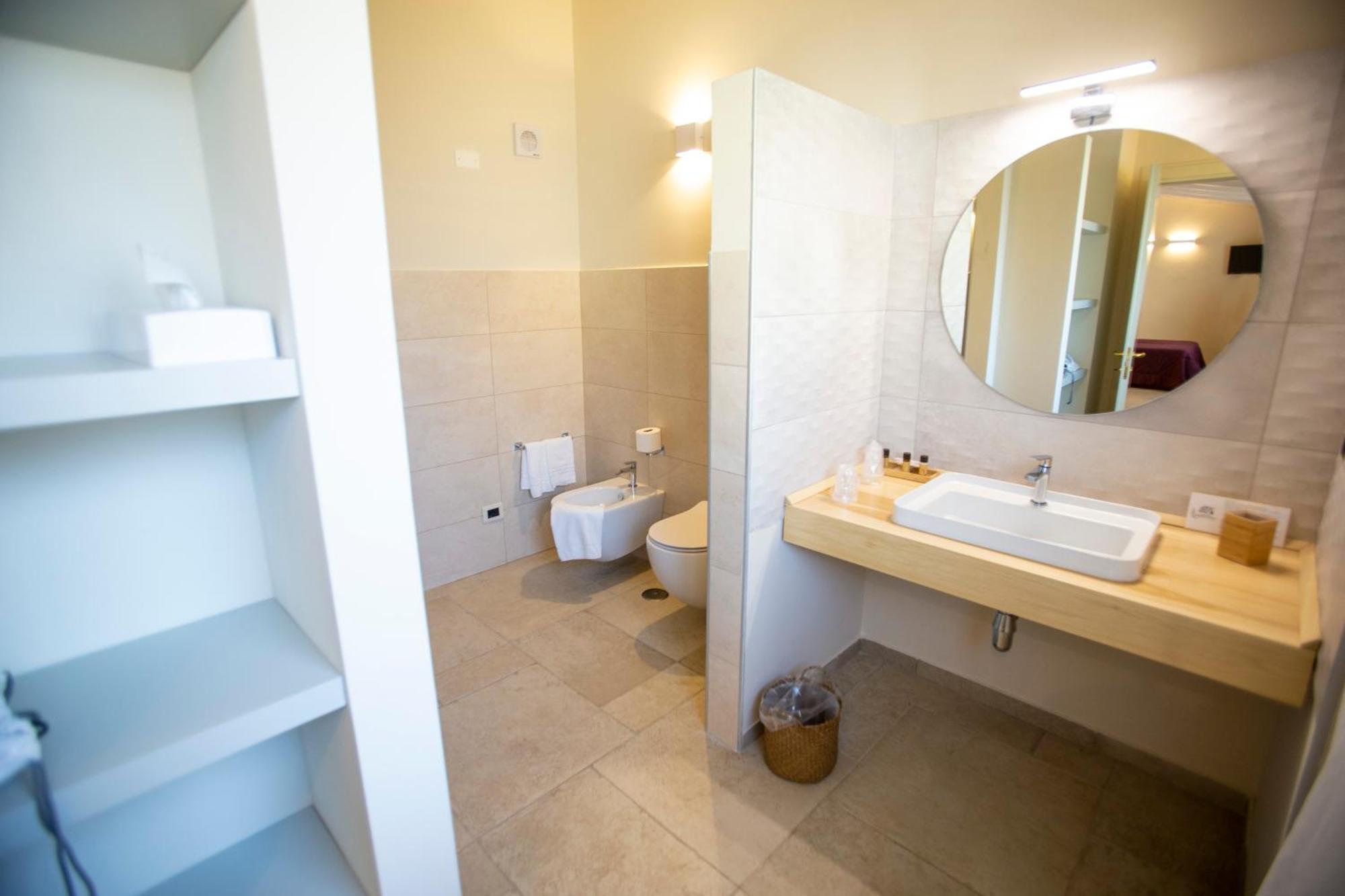 Deluxe Suite Spa Bath