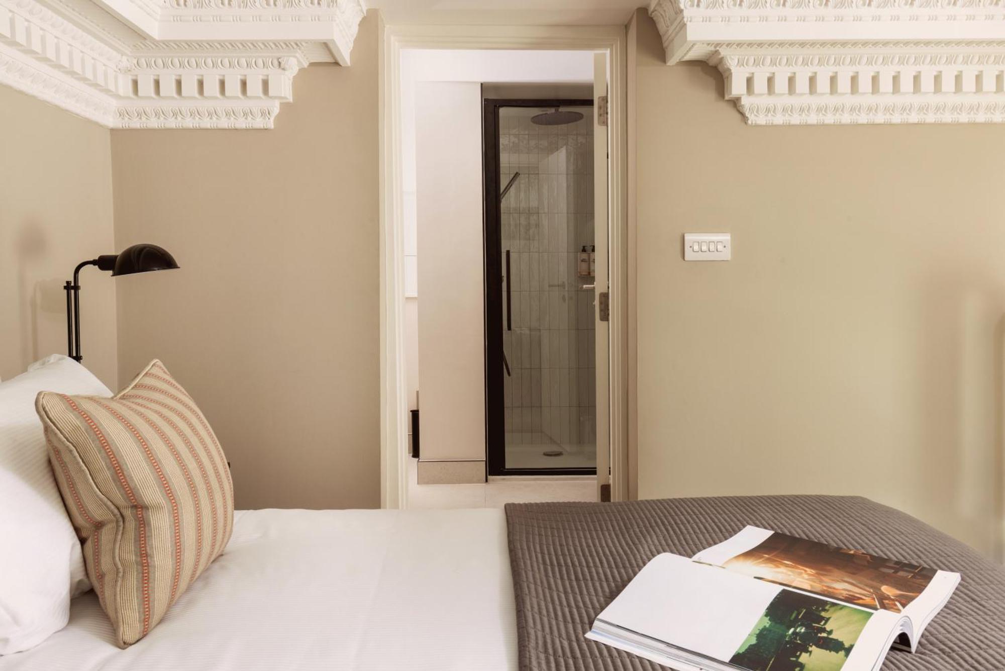 Double Double Room,1722943529:JPEG