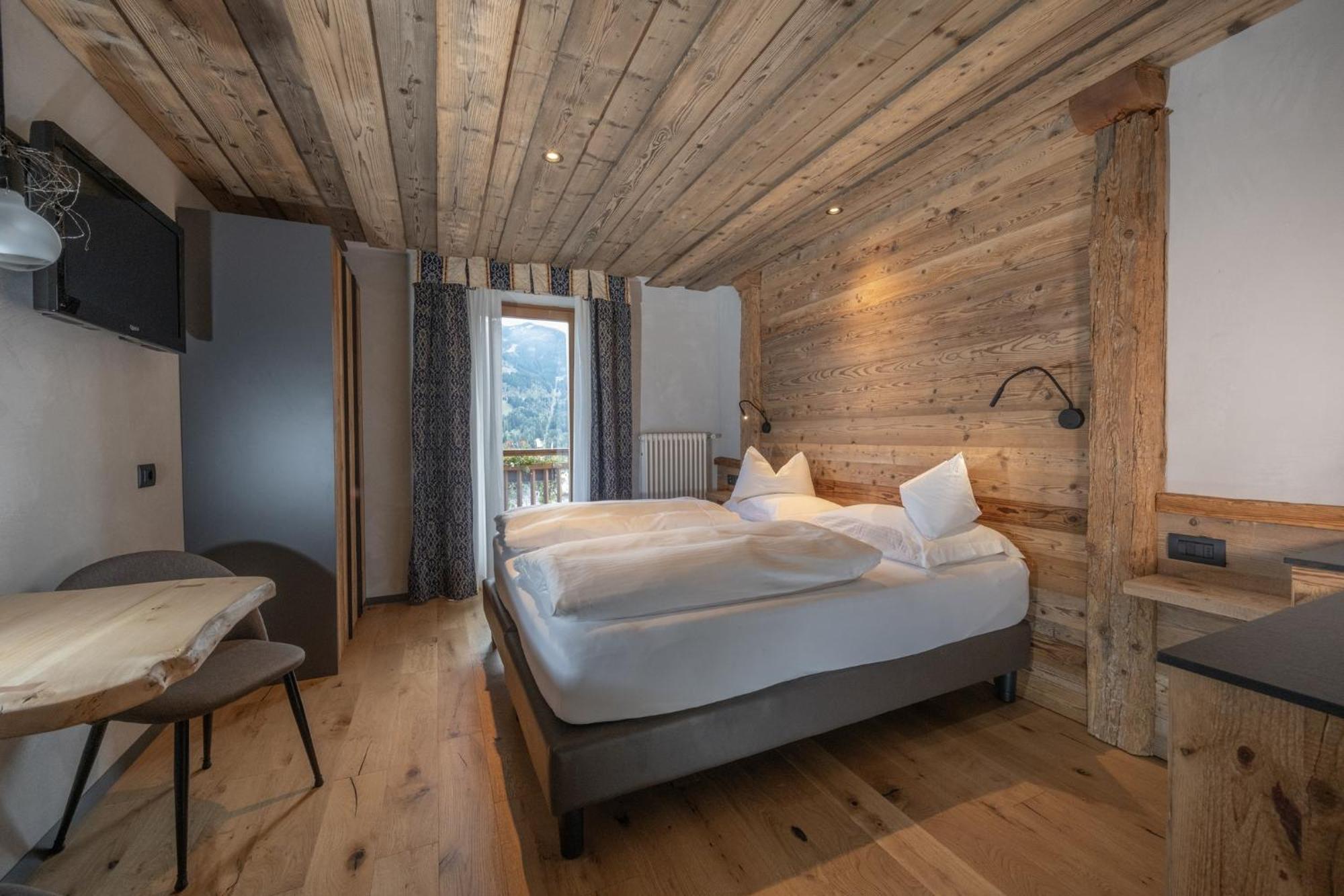 Deluxe Junior Suite with Two Bathrooms