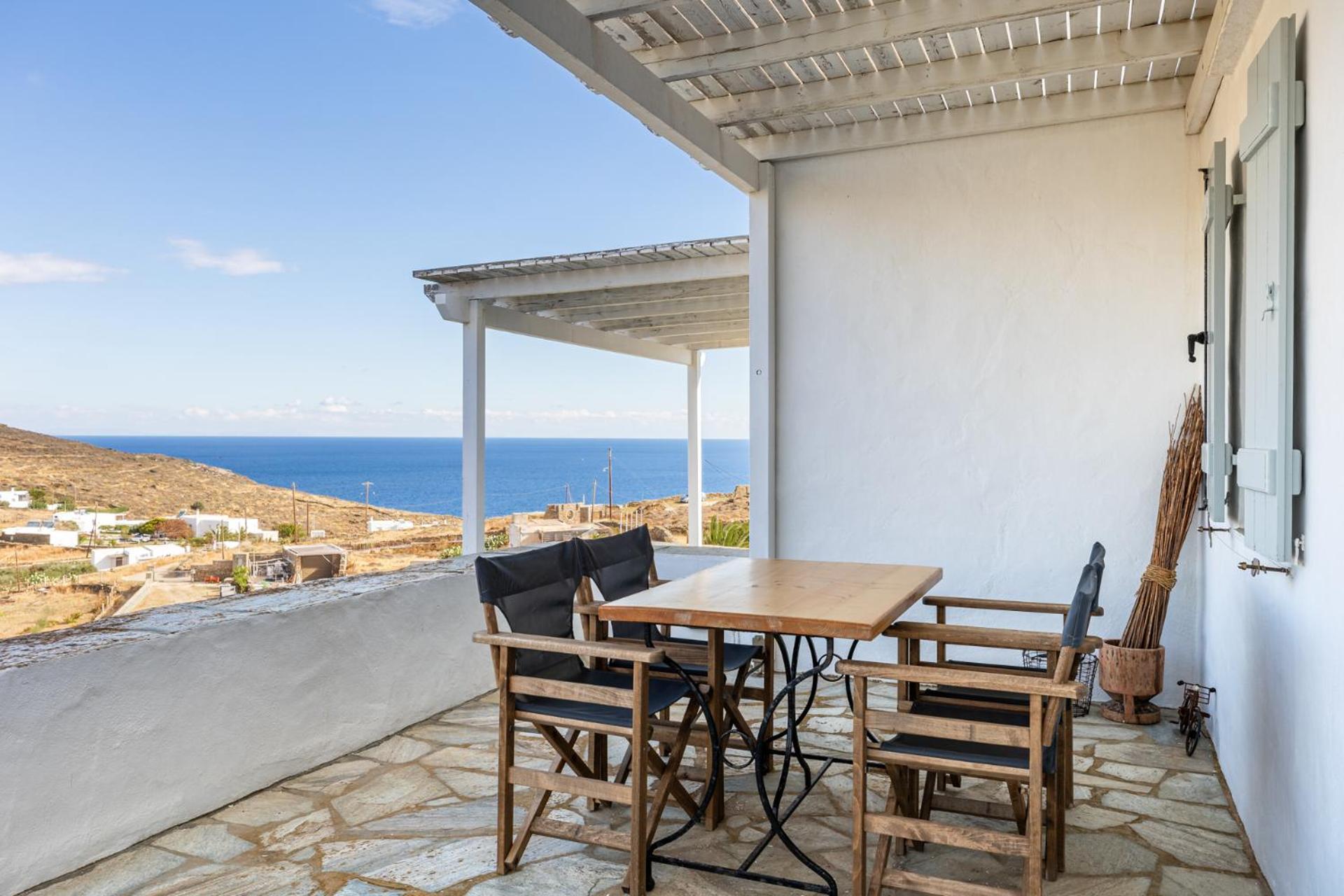 Studio (2 Adults) - Split Level