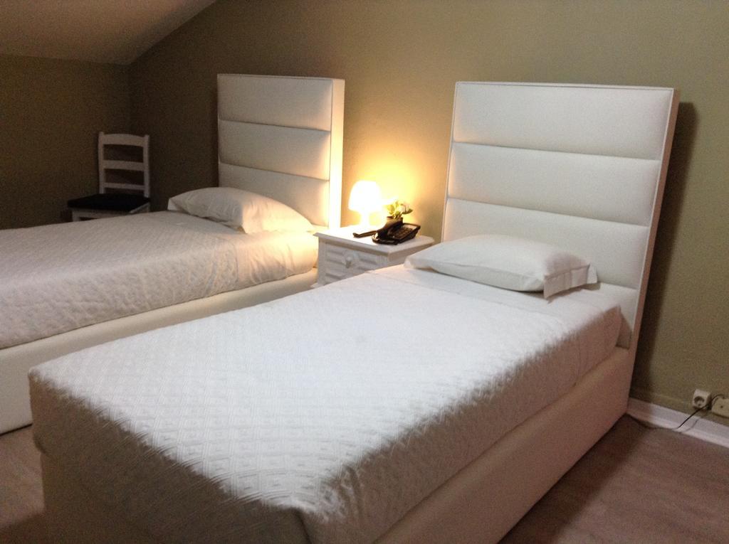 Doppel- oder Zweibettzimmer
