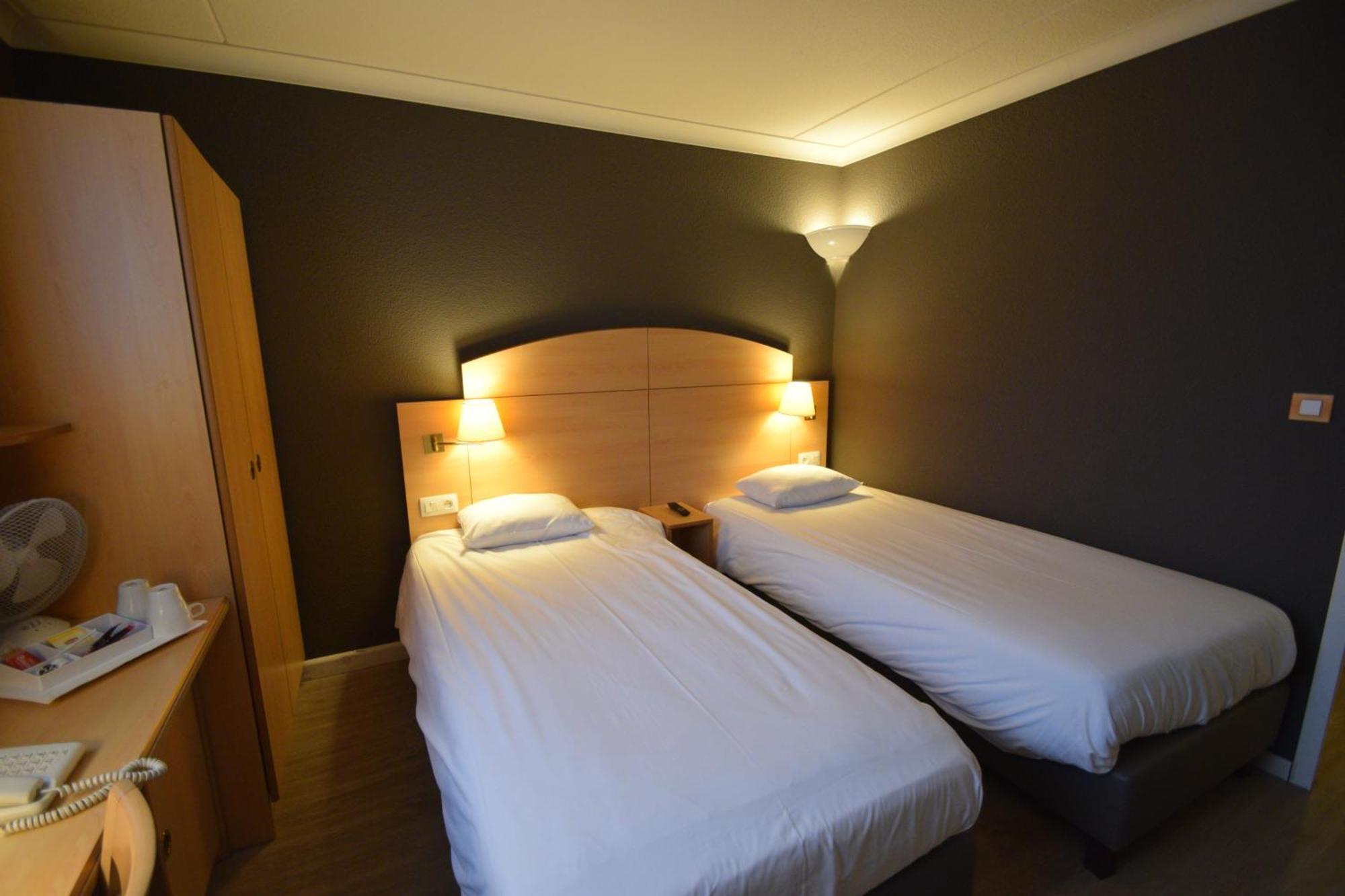 Tweepersoonskamer met 2 Aparte Bedden