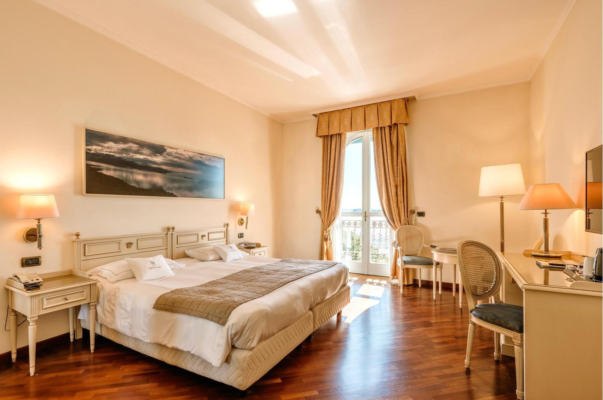 Deluxe Double Room Balcony Lake View