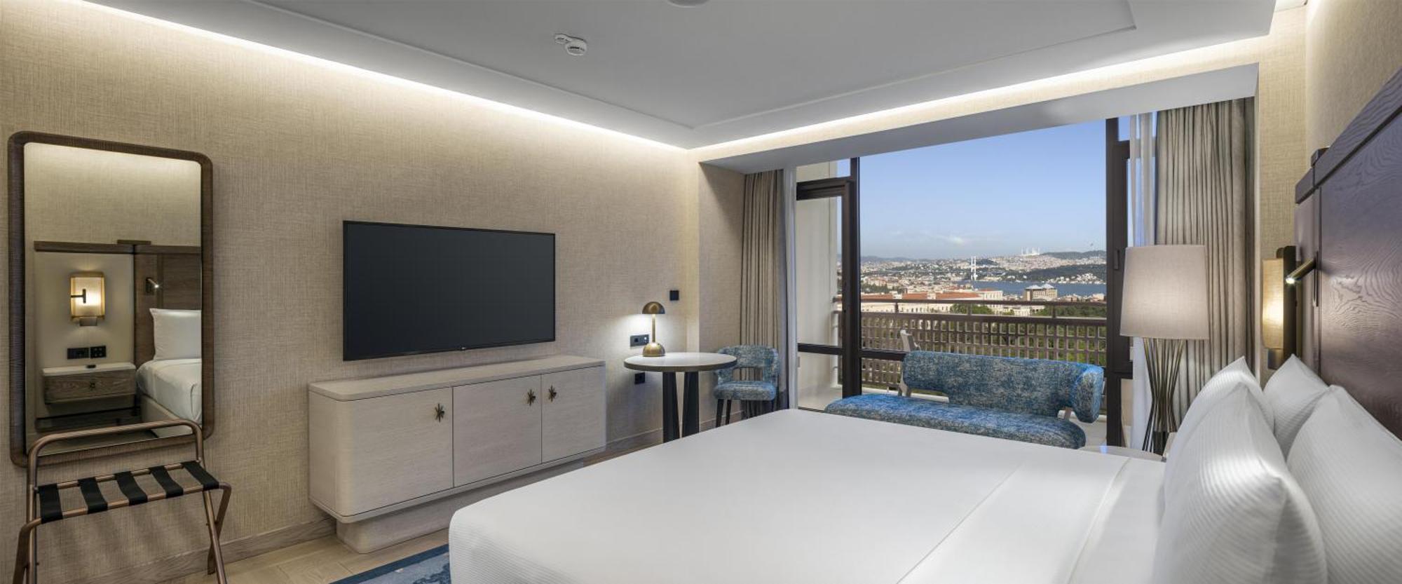 Quarto Deluxe com Cama King-size e Vista do Bósforo
