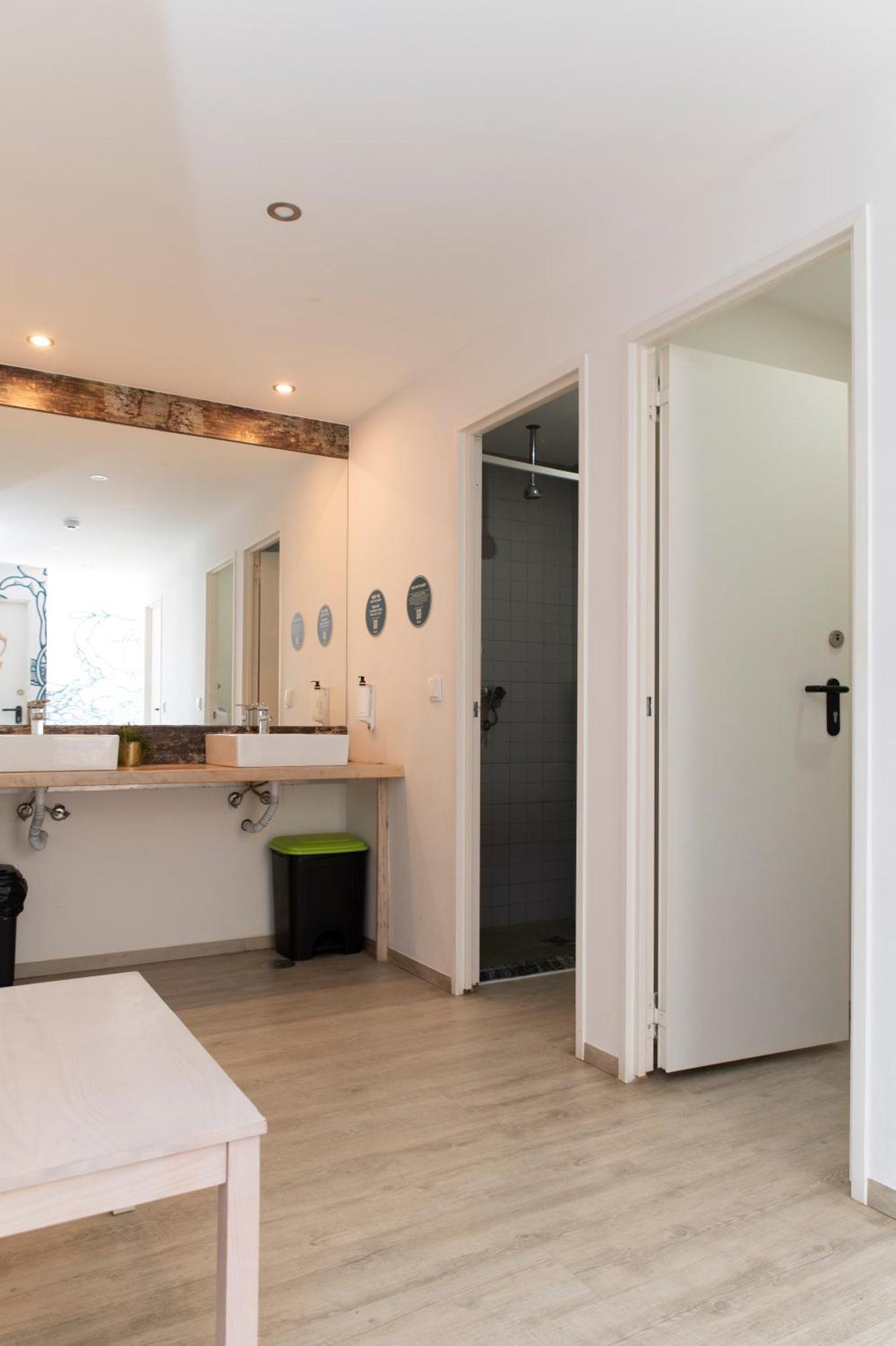 Bed 10-Bed Dormitory Room Ensuite Bathroom