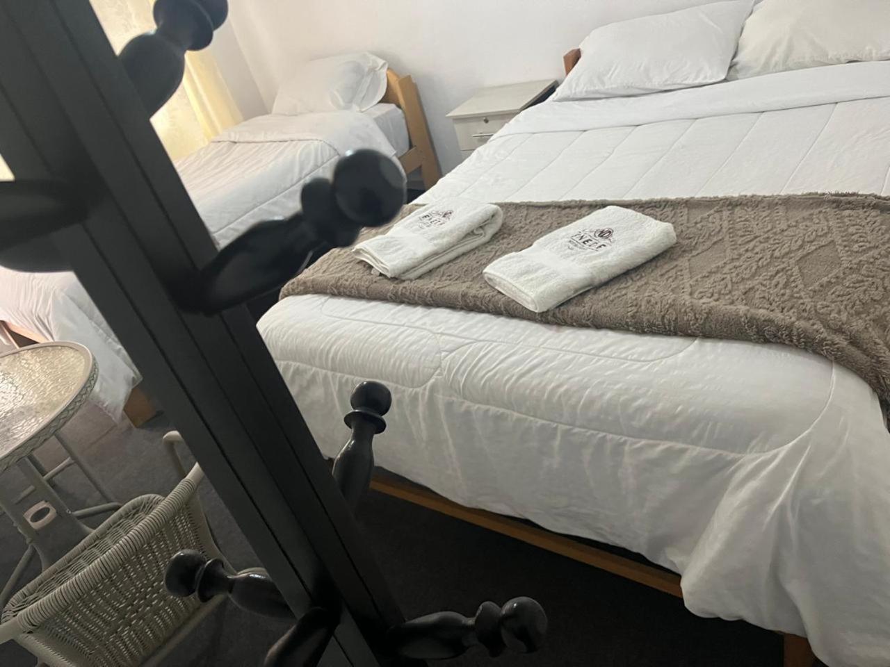 Quarto Triplo com Banheiro Privativo
