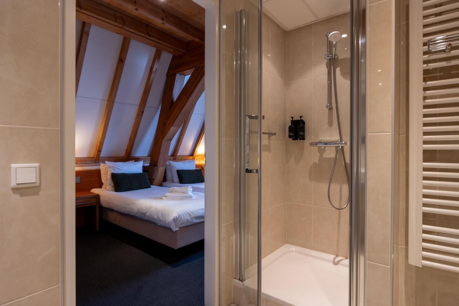 City Room,1743707929:JPEG