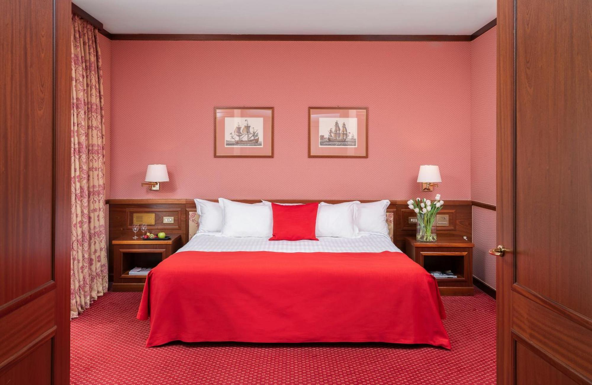 One-Bedroom King Suite