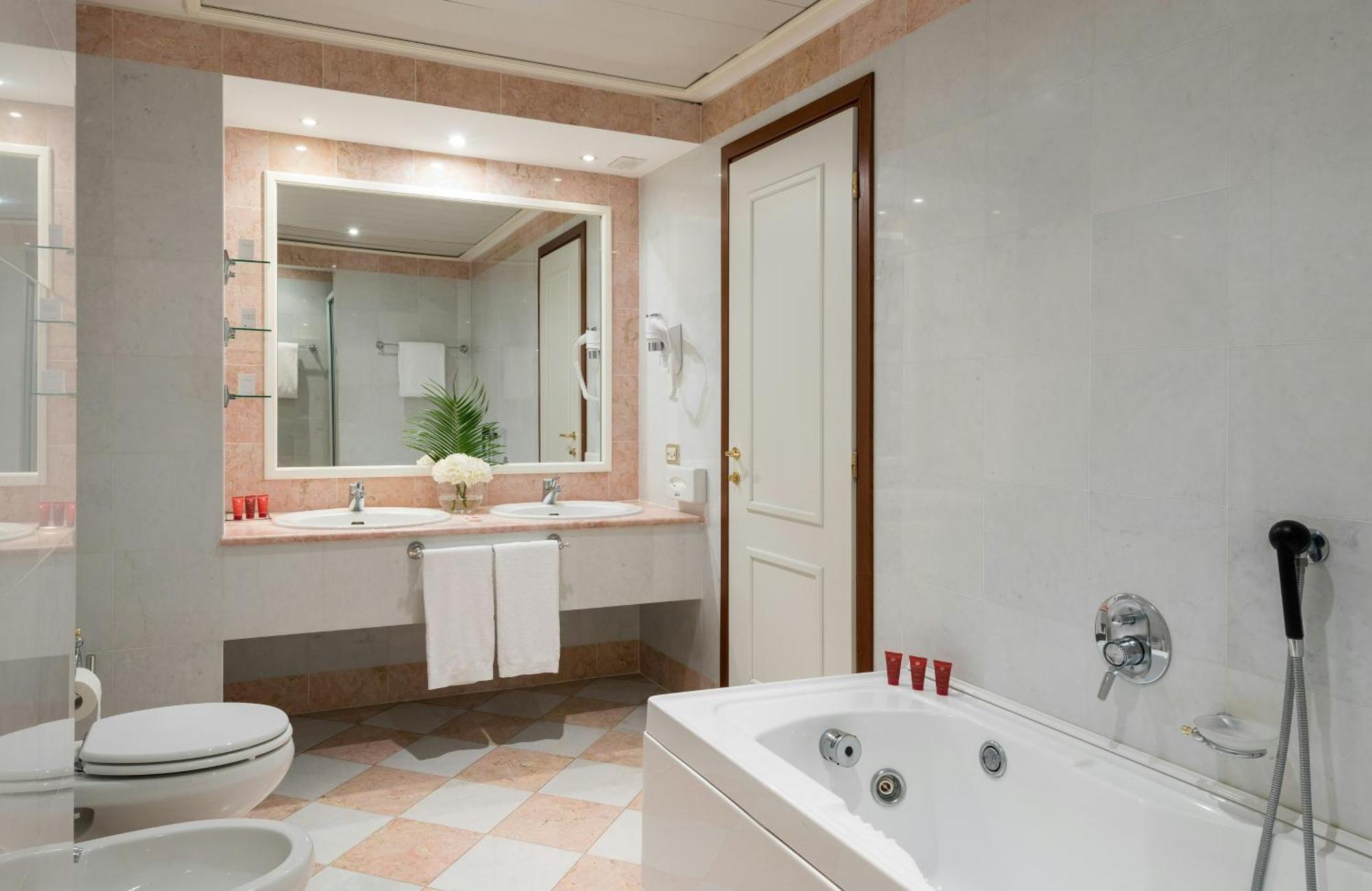 One-Bedroom King Suite