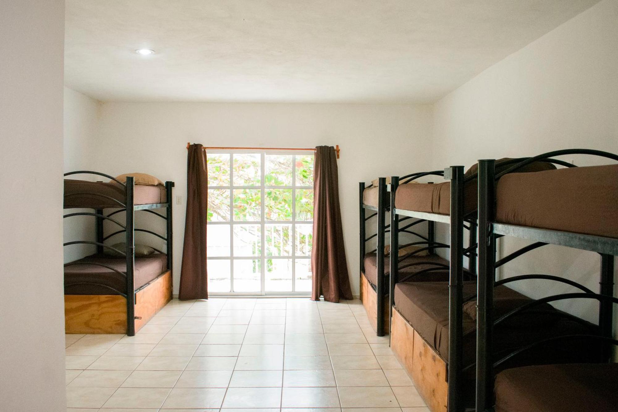 Bed 8-Bed Mixed Dormitory Room