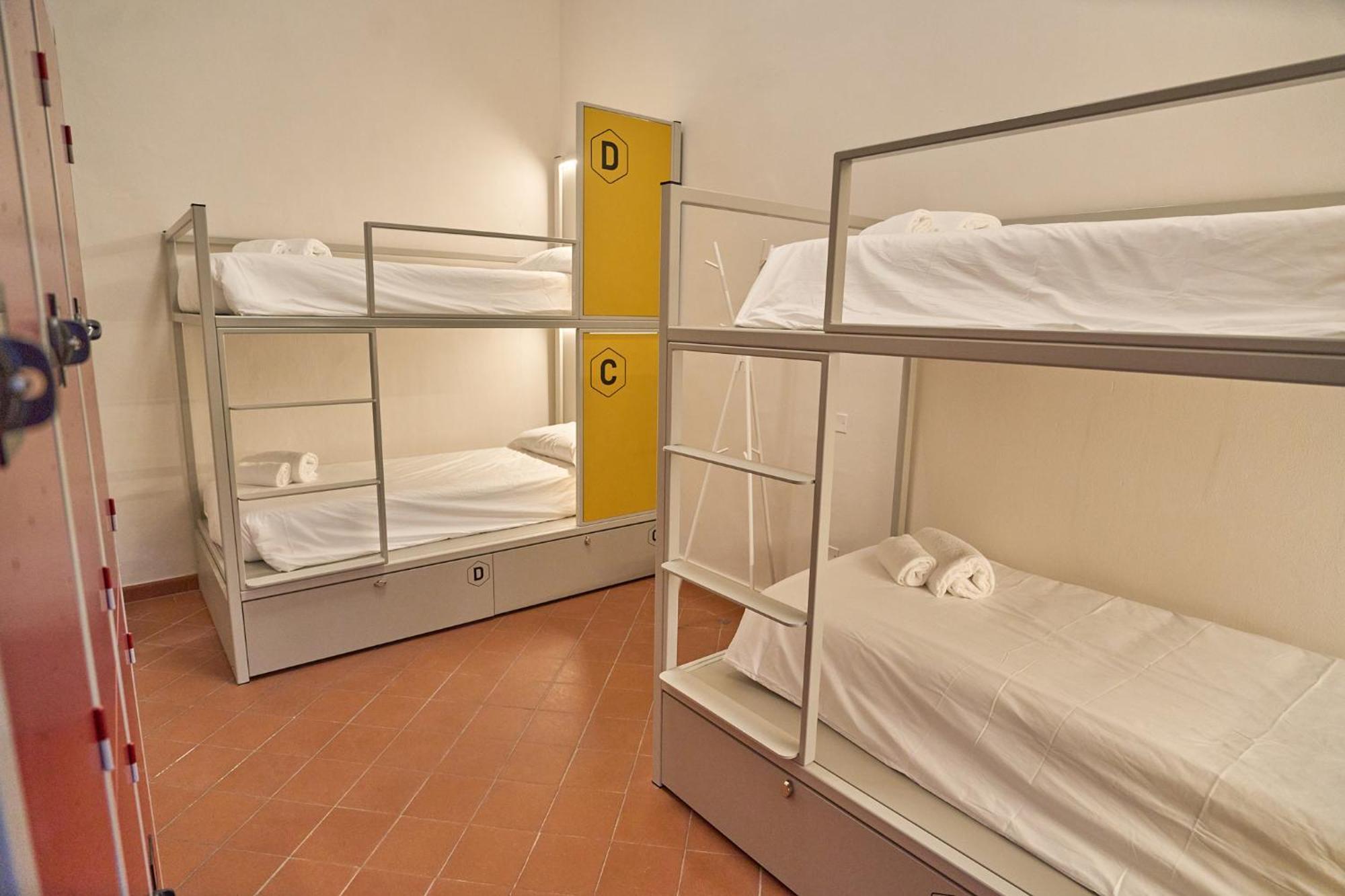 Camera Quadrupla con Bagno in Comune