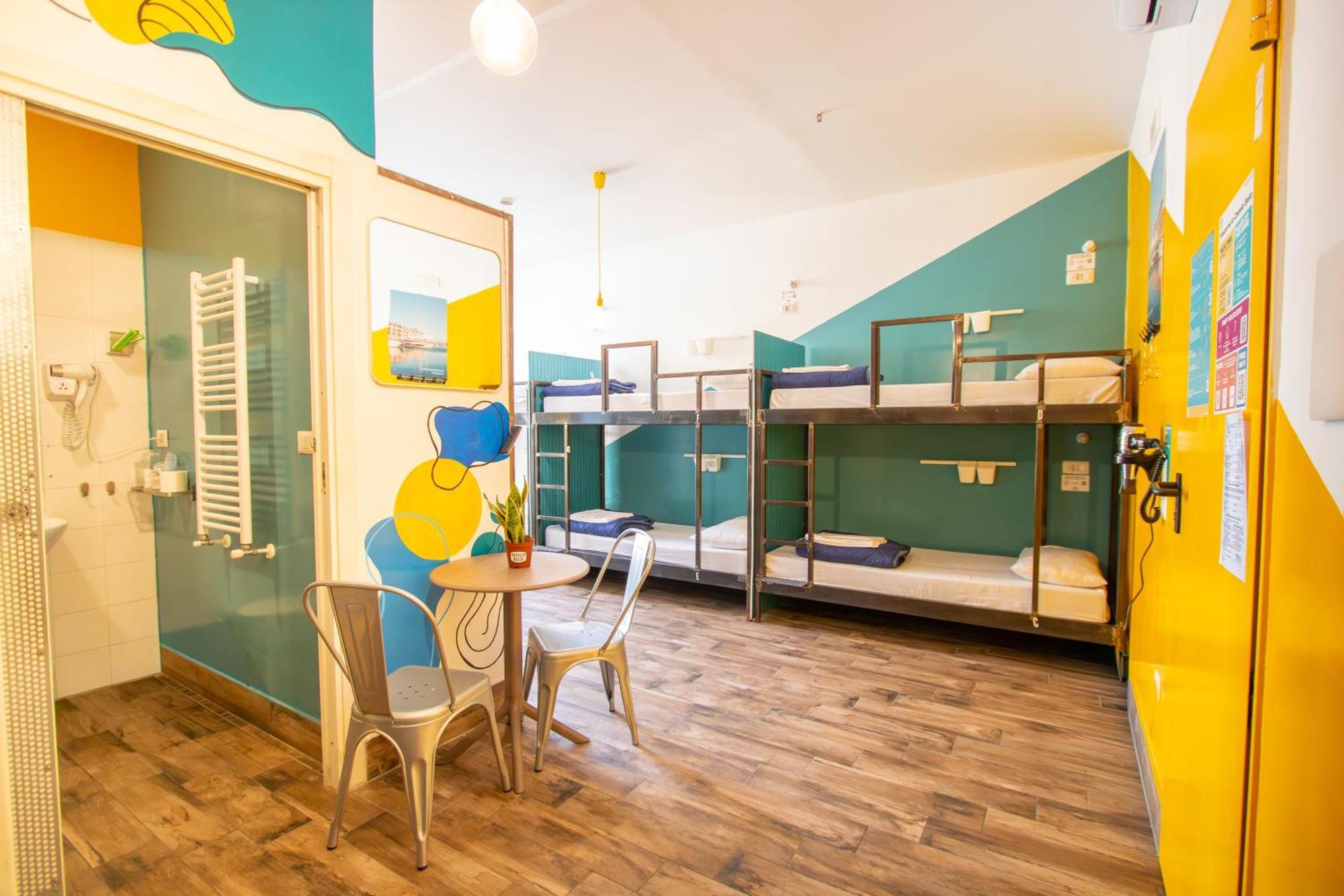 Bed in een Gemengde Slaapzaal met 6 Bedden
