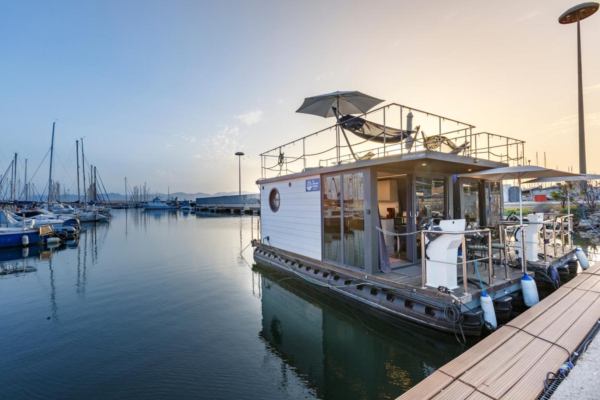 One-Cabin Boat