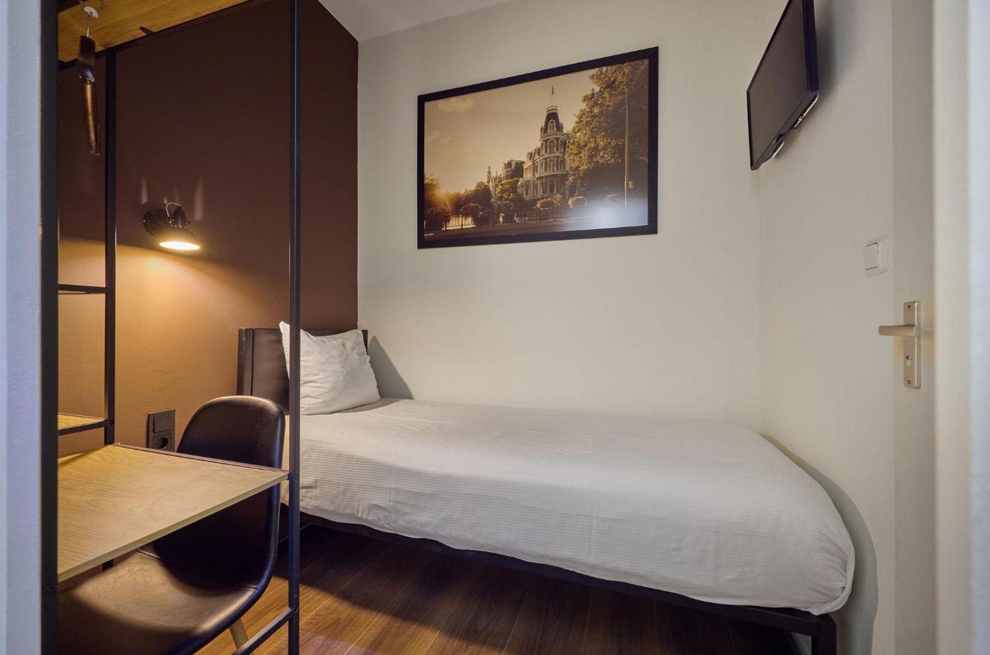 Low Budget Single room