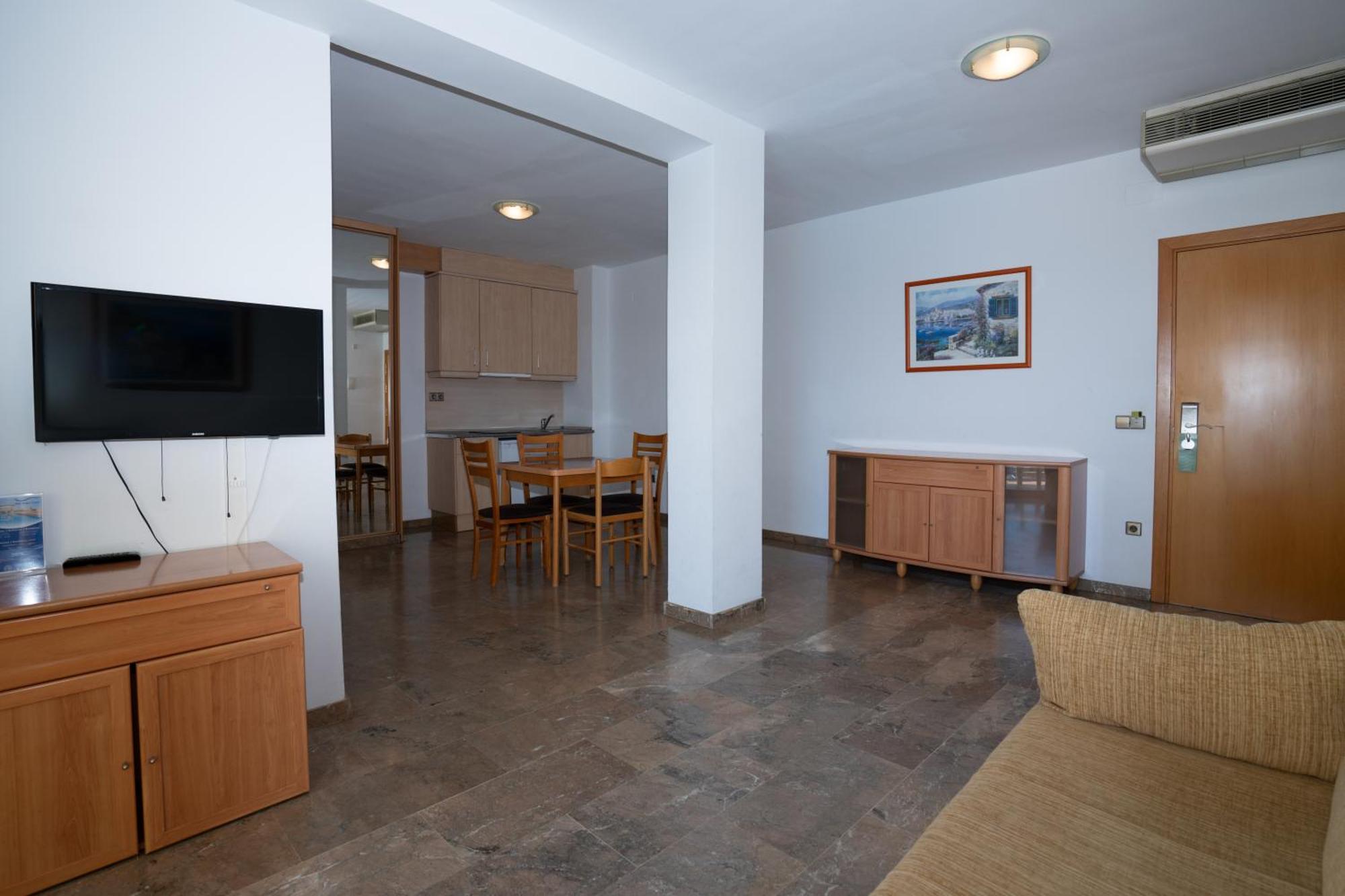 Apartamento de 2 dormitorios con vistas al puerto deportivo (5 adultos)