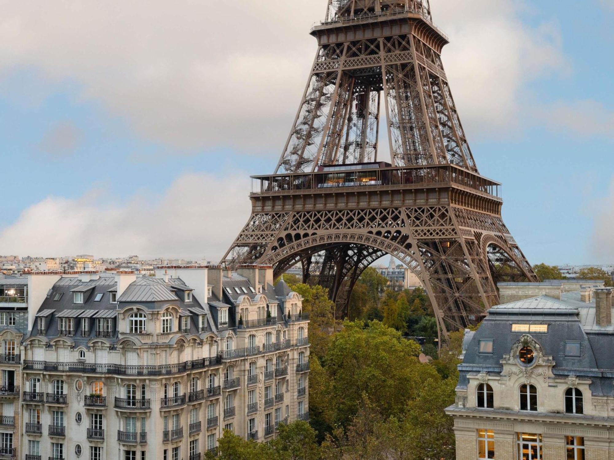 Habitación Deluxe con cama extragrande - Balcón con vistas a la Torre Eiffel
