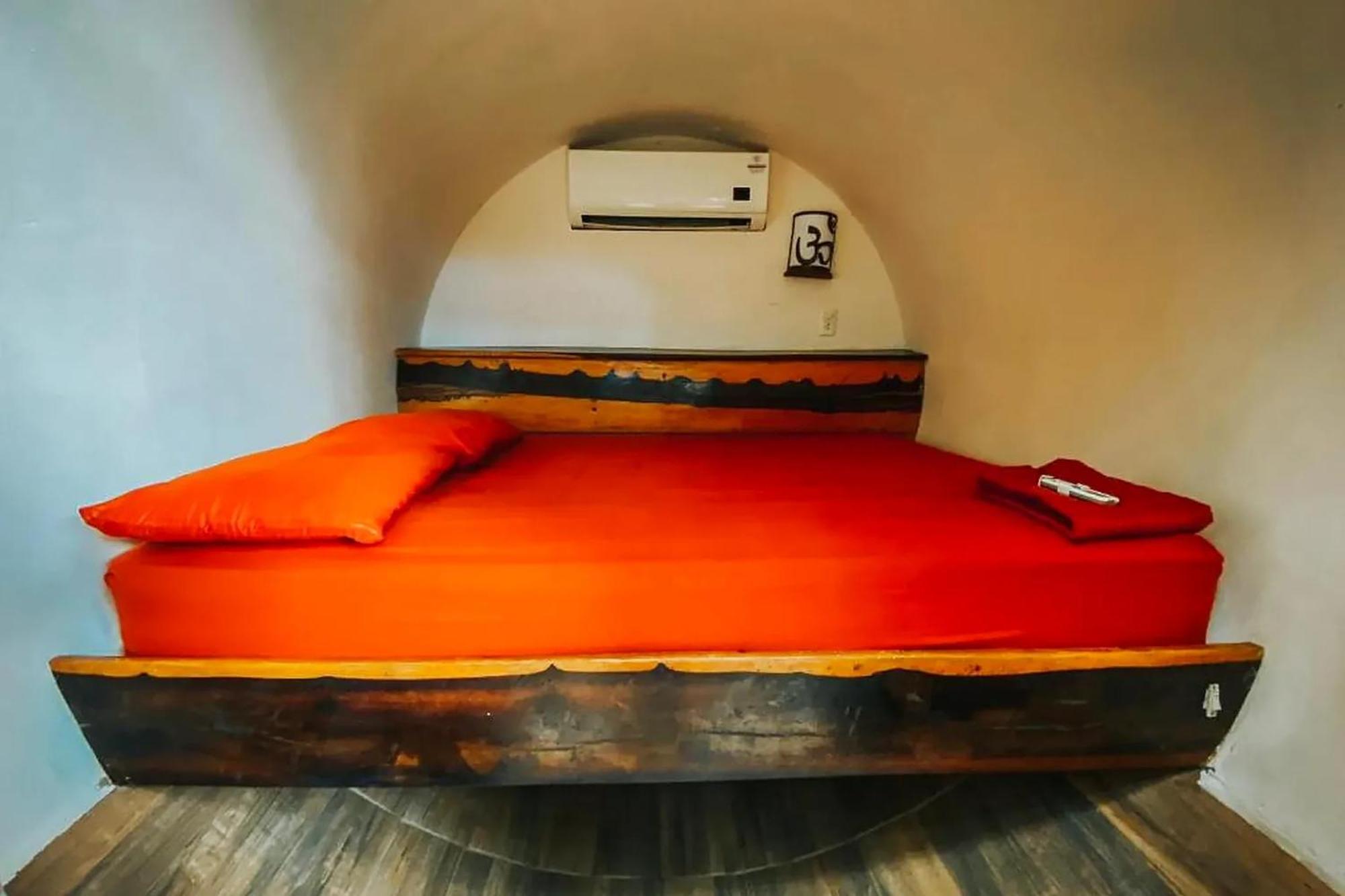 Tube Double Room