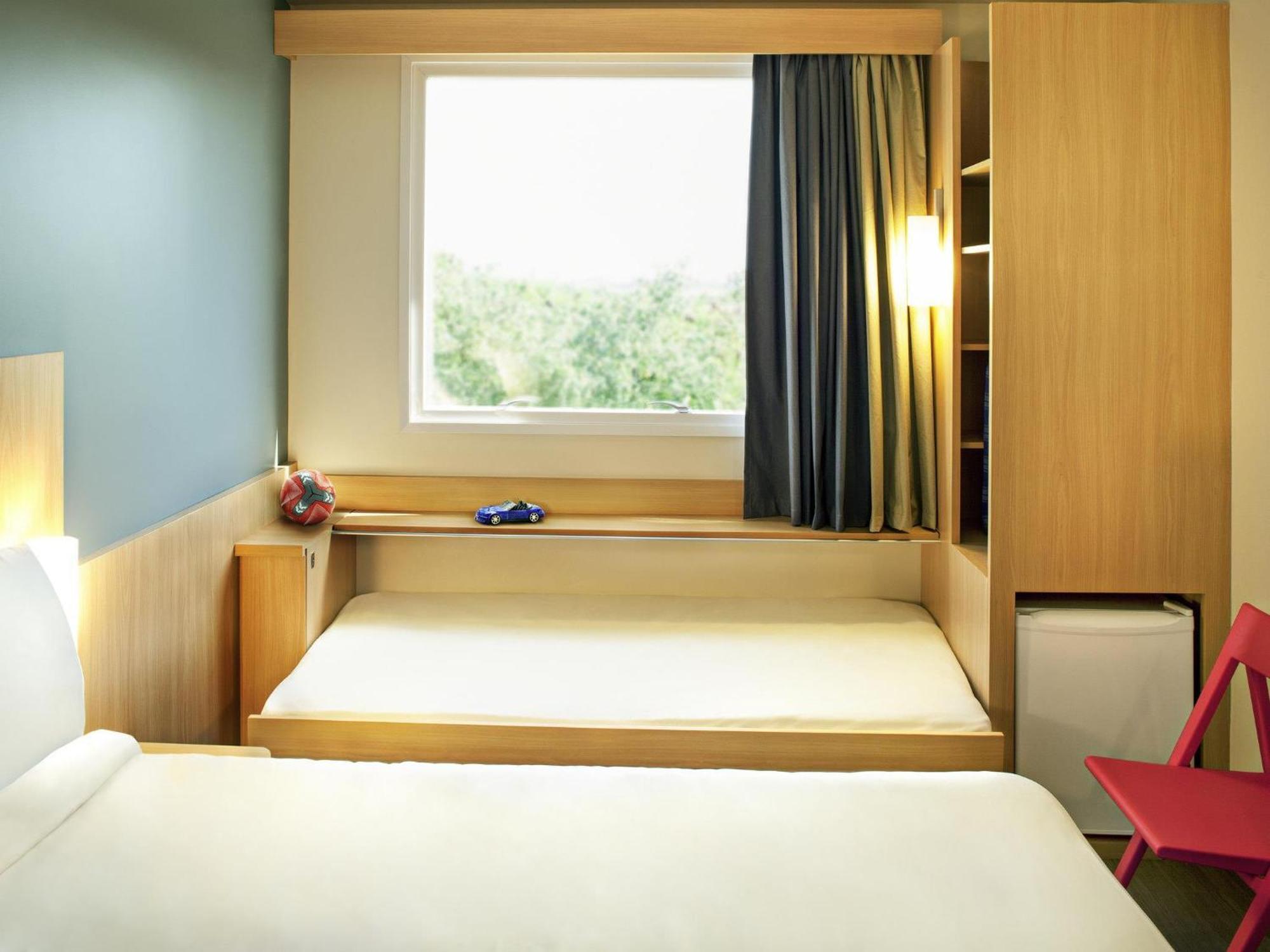 Quarto Duplo Standard com Cama Infantil
