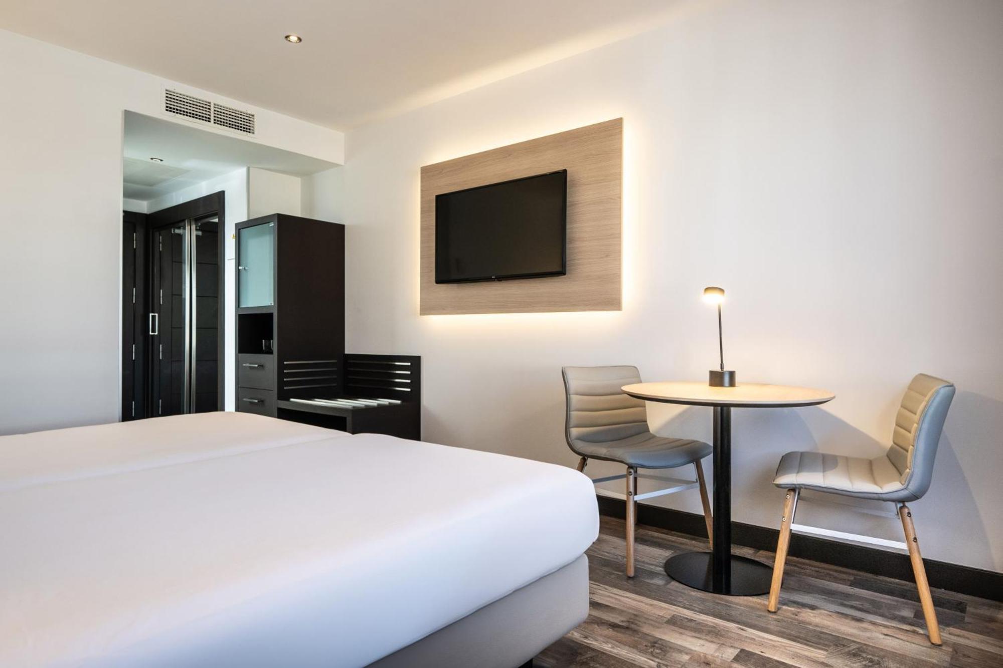 Standard Room,1758524263:JPEG