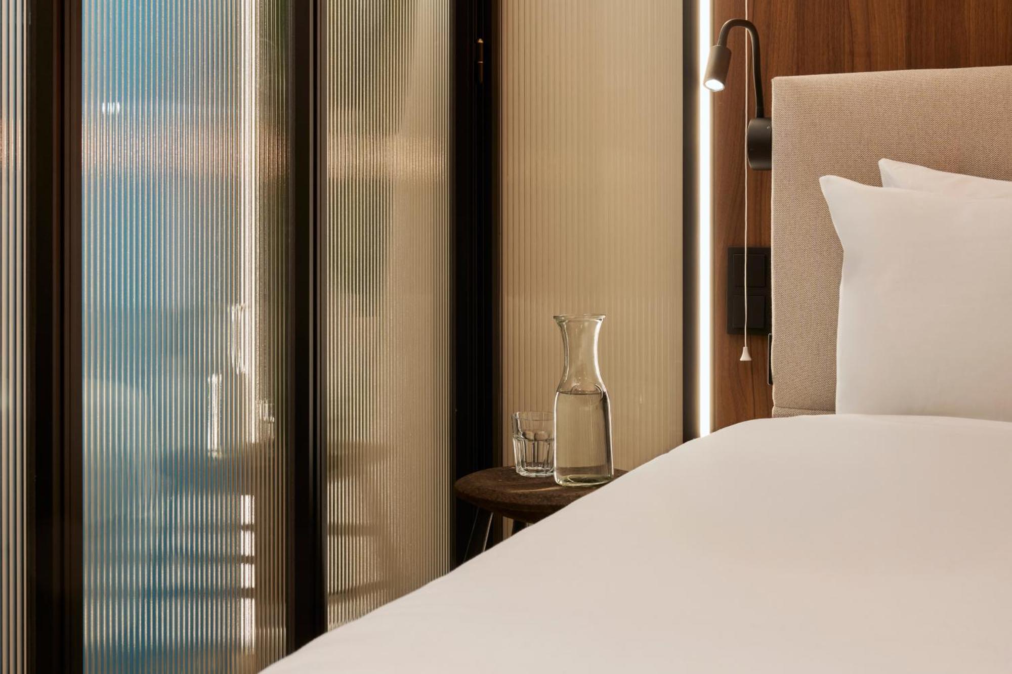 King Room Roll Shower