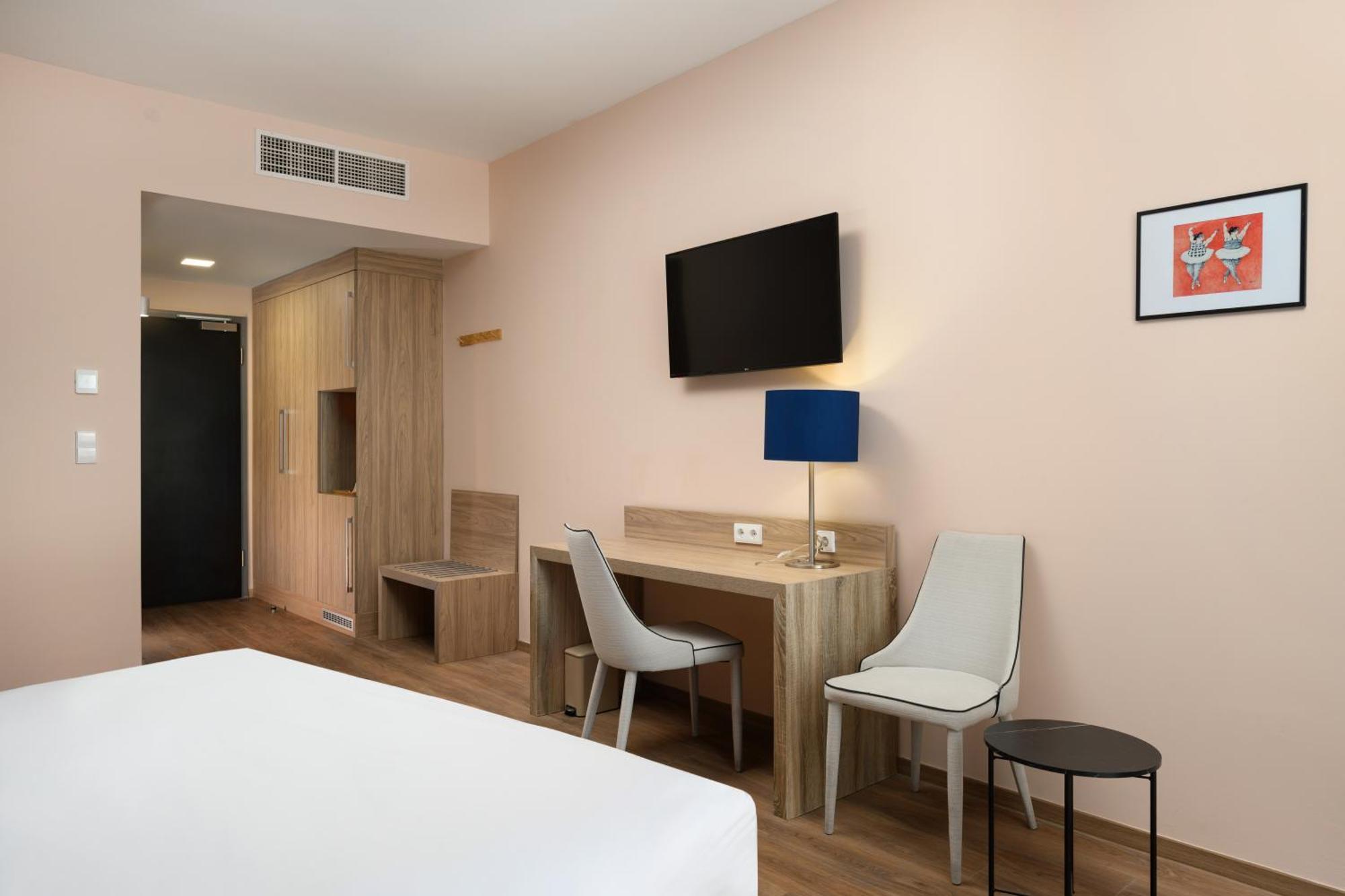 Deluxe Double or Twin Room,1765973856:JPEG