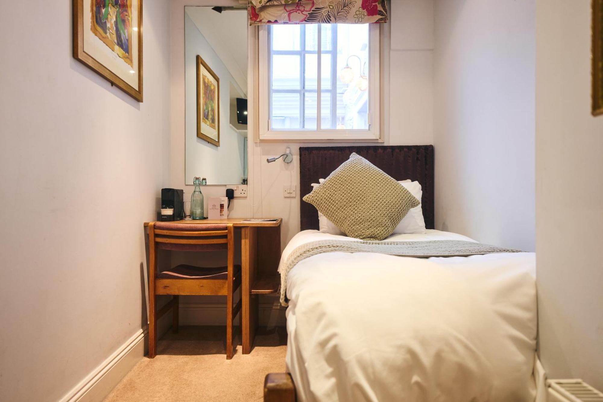 Small Single Room,1769508475:JPEG