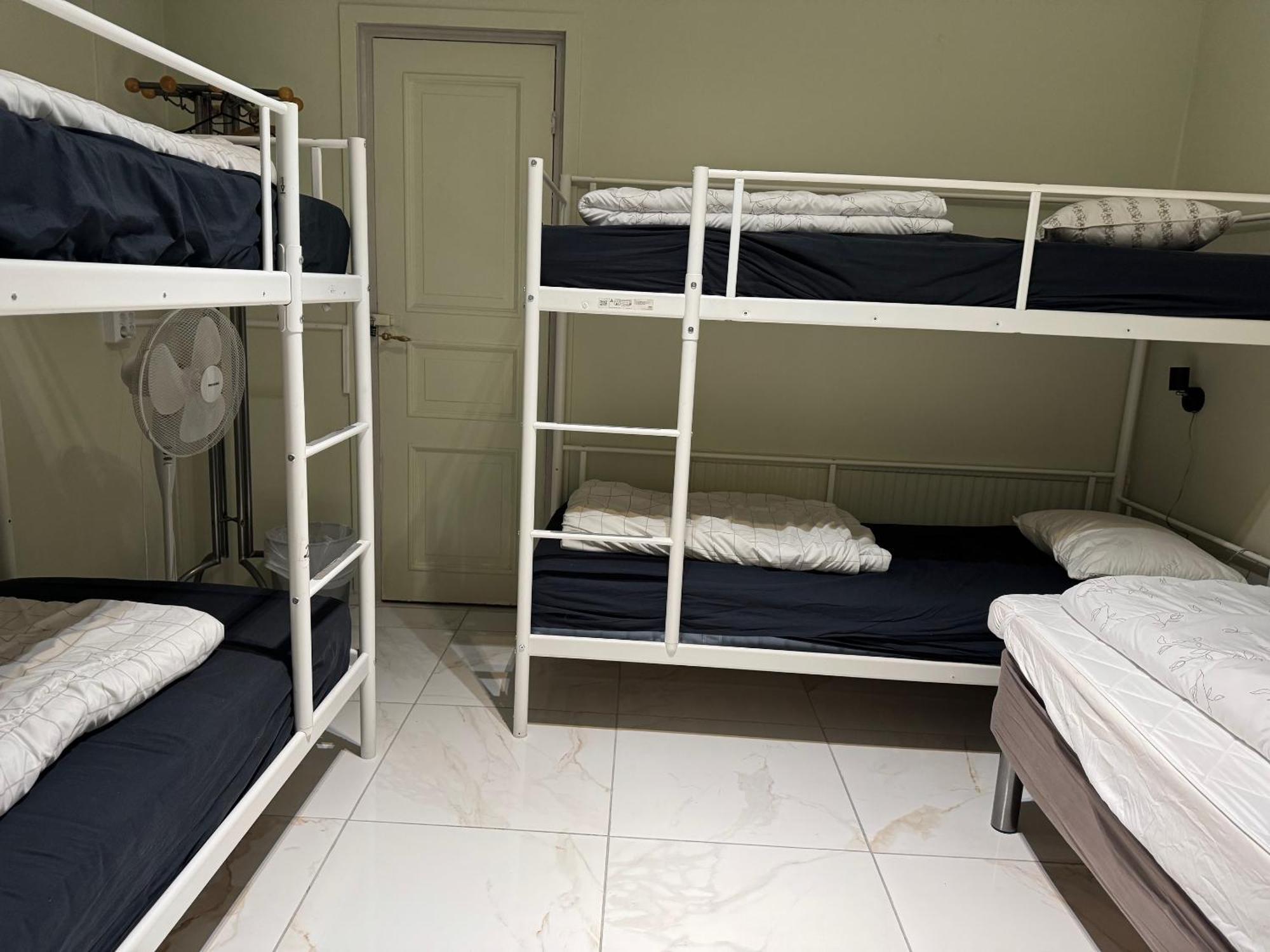 Etagenbett im Schlafsaal für Frauen
