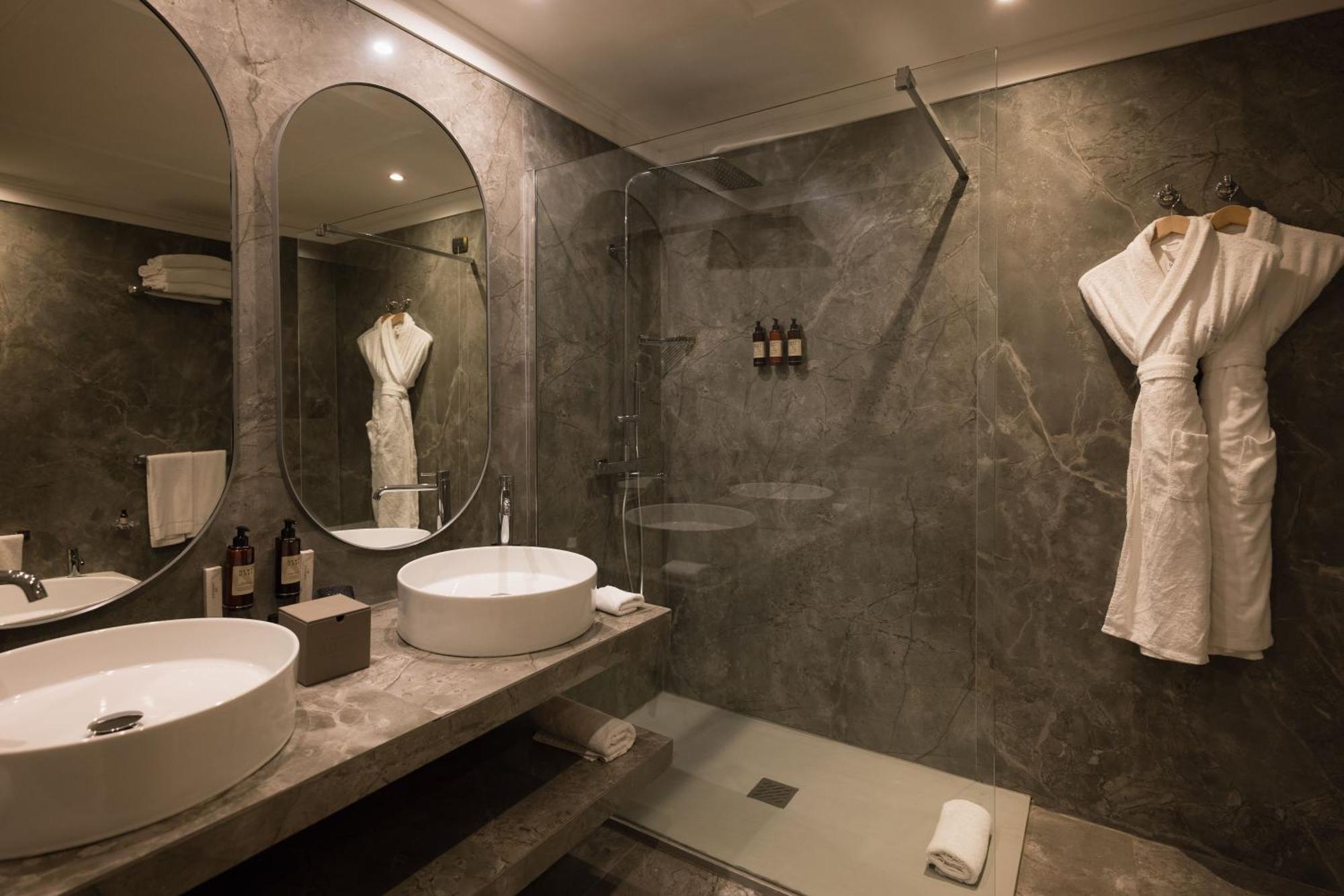 Suite con piscina privada y vistas al mar (2 adultos)