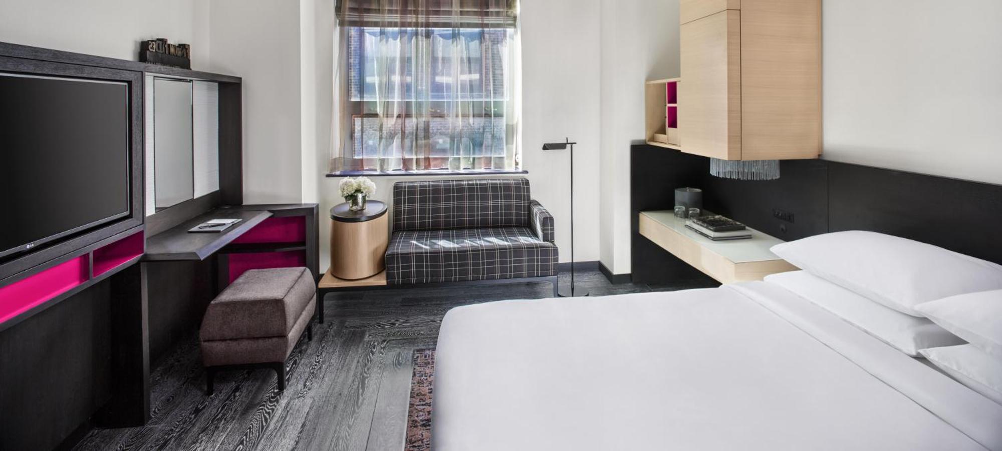 Quarto com Cama King-size e Chuveiro com Acessibilidade - Acessível para Hóspedes com Mobilidade Reduzida